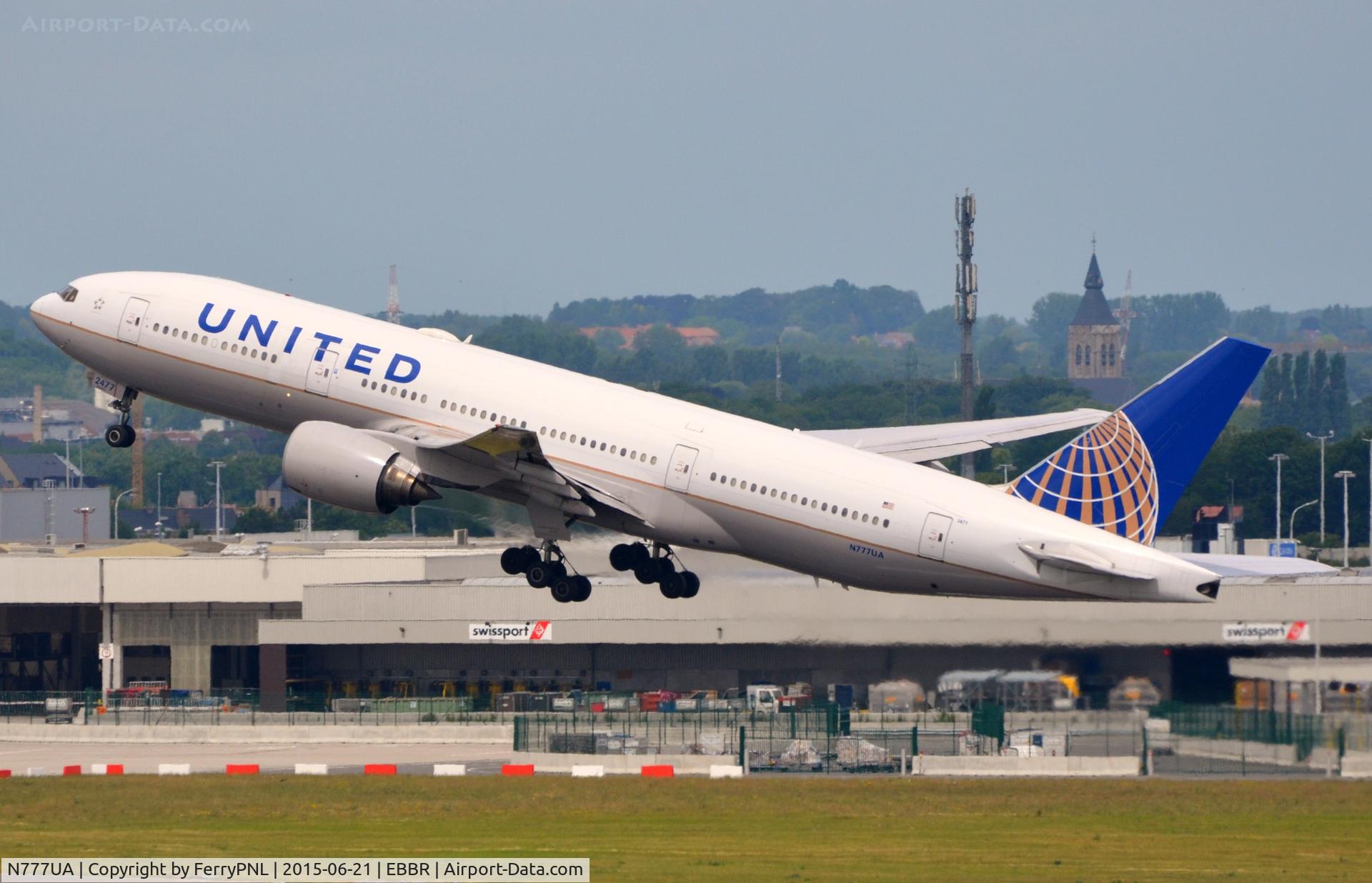 N777UA, 1995 Boeing 777-222 C/N 26916, United B777 lifting-off.