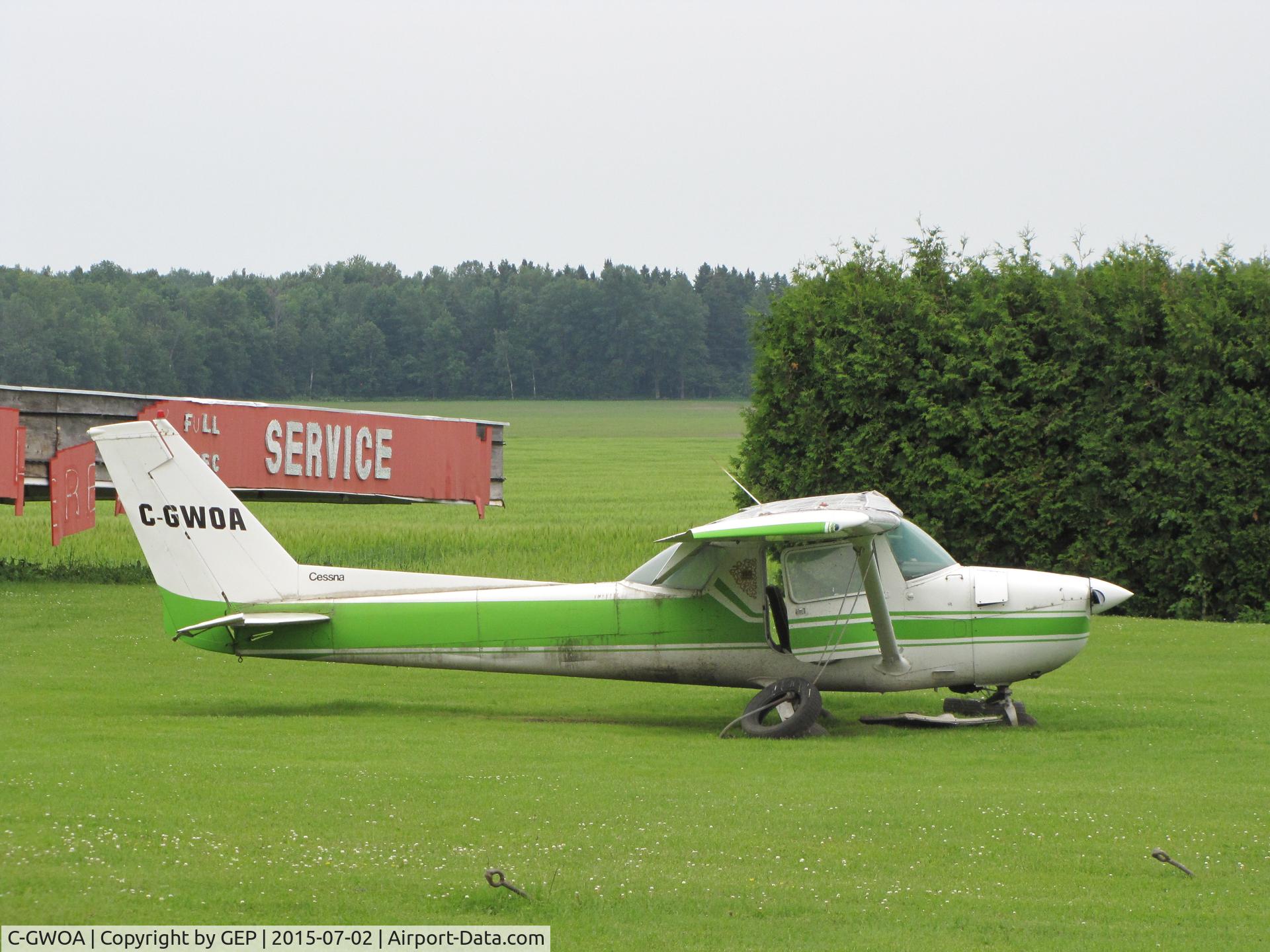 C-GWOA, 1975 Cessna 150M C/N 15076653, abandoned with C-FETJ and C-FMJE, Jul2015