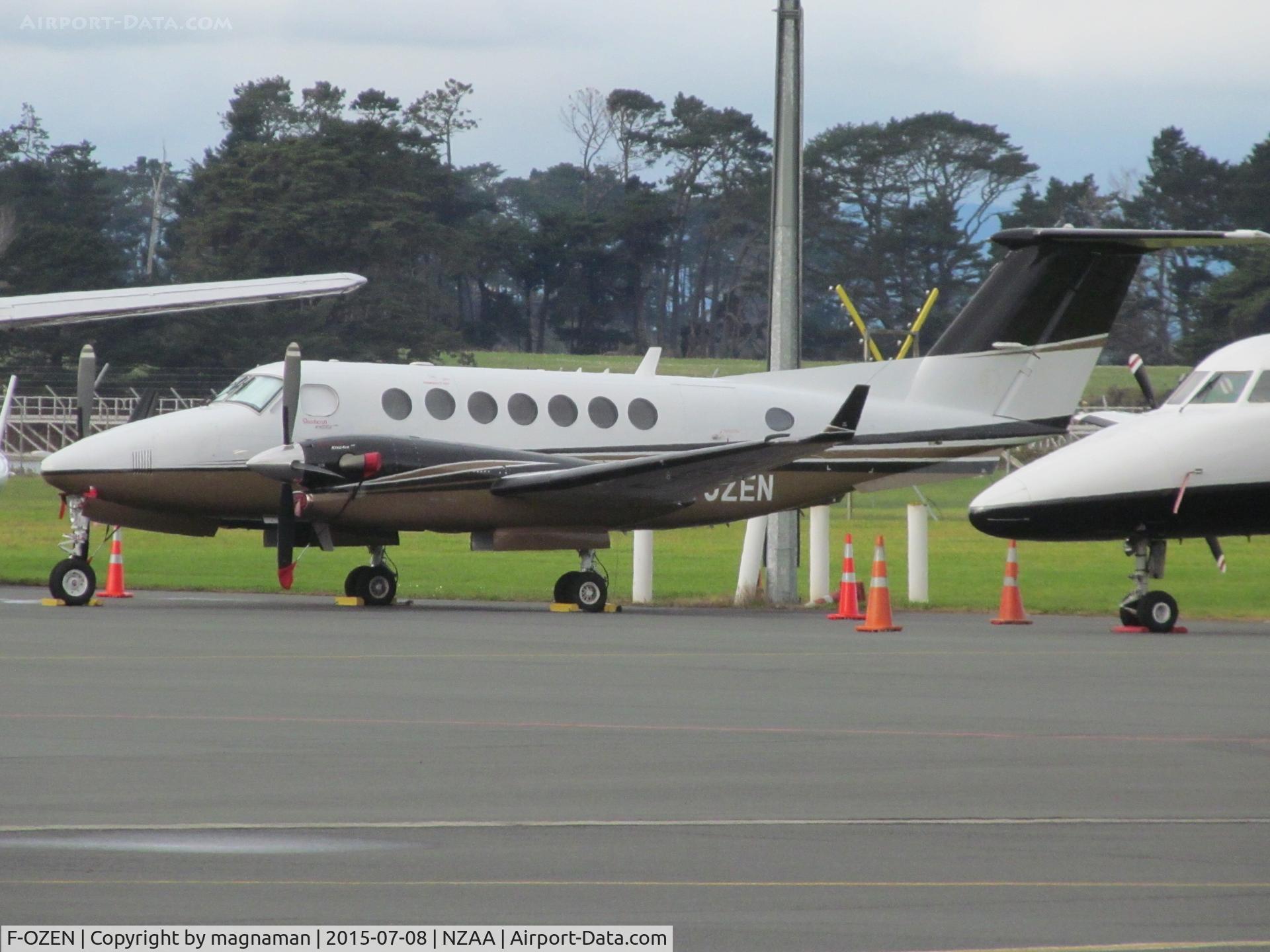 F-OZEN, 2007 Beechcraft King Air 300 C/N FL-525, still at NZAA on its first visit