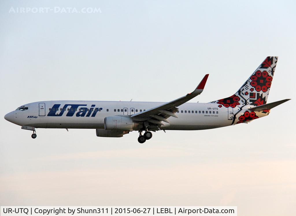 UR-UTQ, 2003 Boeing 737-83N C/N 30679, Landing rwy 25R