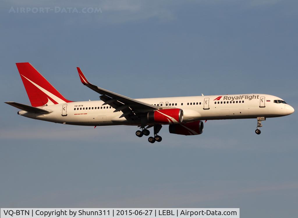 VQ-BTN, 1999 Boeing 757-256 C/N 26251, Landing rwy 25R