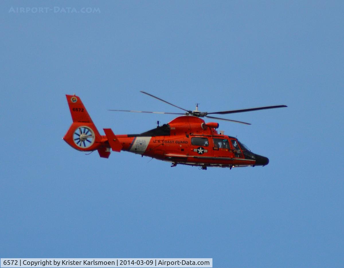 6572, Aerospatiale HH-65C Dolphin C/N 6267, Passing over Griffith Observatory.