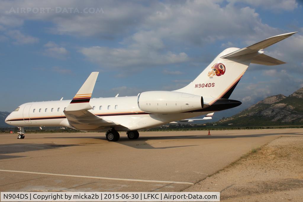 N904DS, 2002 Bombardier BD-700-1A10 Global Express C/N 9118, Parked