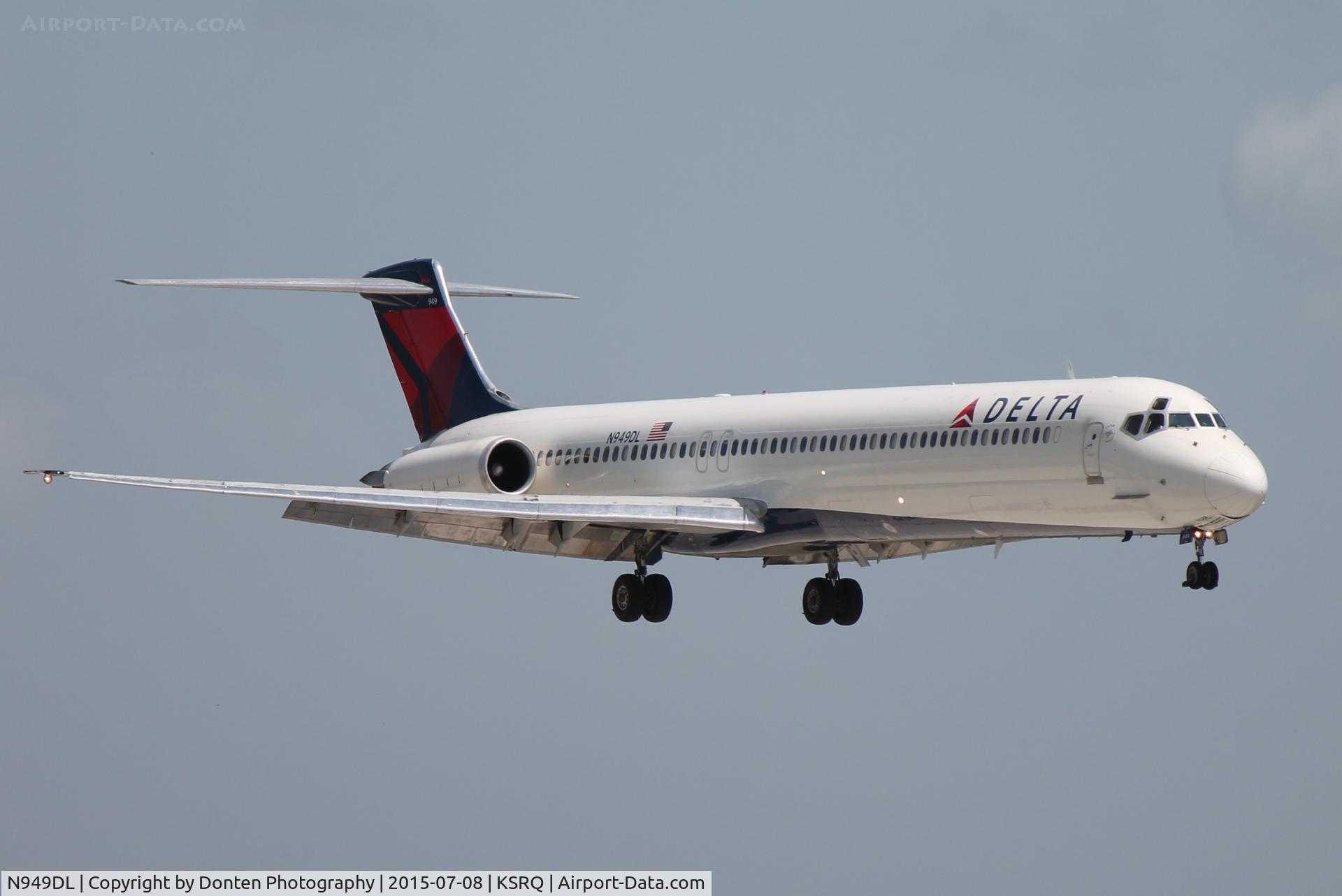 N949DL, 1990 McDonnell Douglas MD-88 C/N 49880, Delta Flight 1725 (N949DL) arrives at Sarasota-Bradenton International Airport following flight from Hartsfield-Jackson Atlanta International Airport