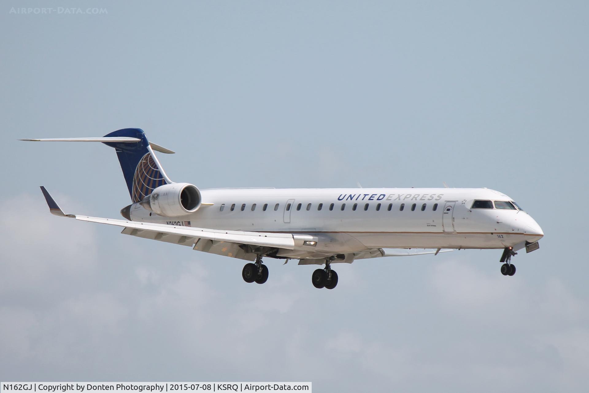 N162GJ, 2006 Bombardier CRJ-702 (CL-600-2C10) Regional Jet C/N 10254, United Flight 3641 operated by GoJet (N162GJ) arrives at Sarasota-Bradenton International Airport following flight from Chicago-O'Hare International Airport