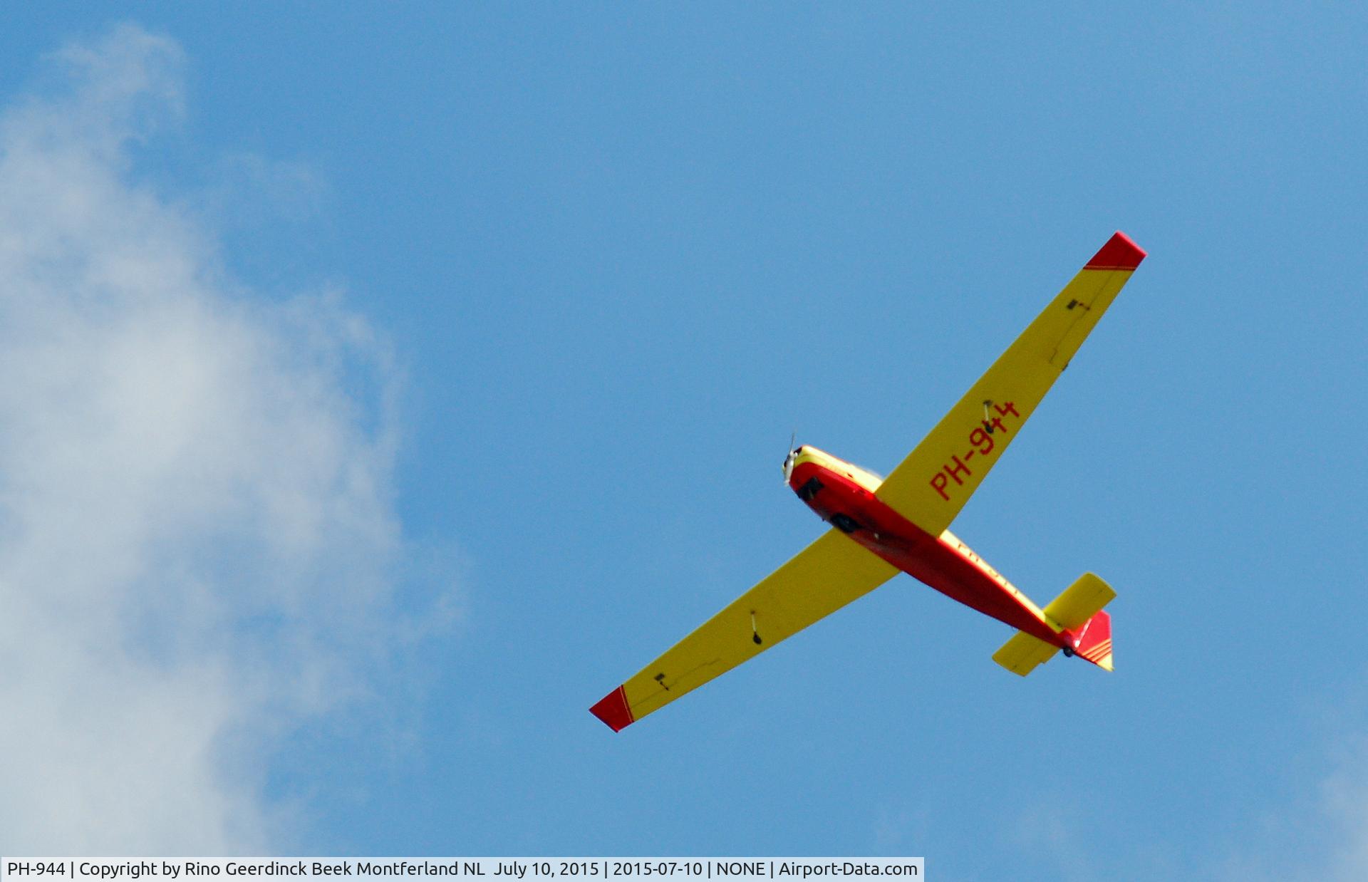 PH-944, Scheibe SF-25C Falke C/N 44520, Nice plain