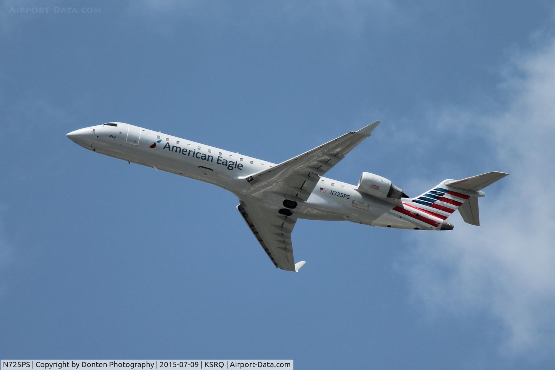 N725PS, 2005 Bombardier CRJ-701 (CL-600-2C10) Regional Jet C/N 10186, American Flight 5139 operated by PSA (N725PS) departs Sarasota-Bradenton International Airport enroute to Charlotte/Douglas International Airport