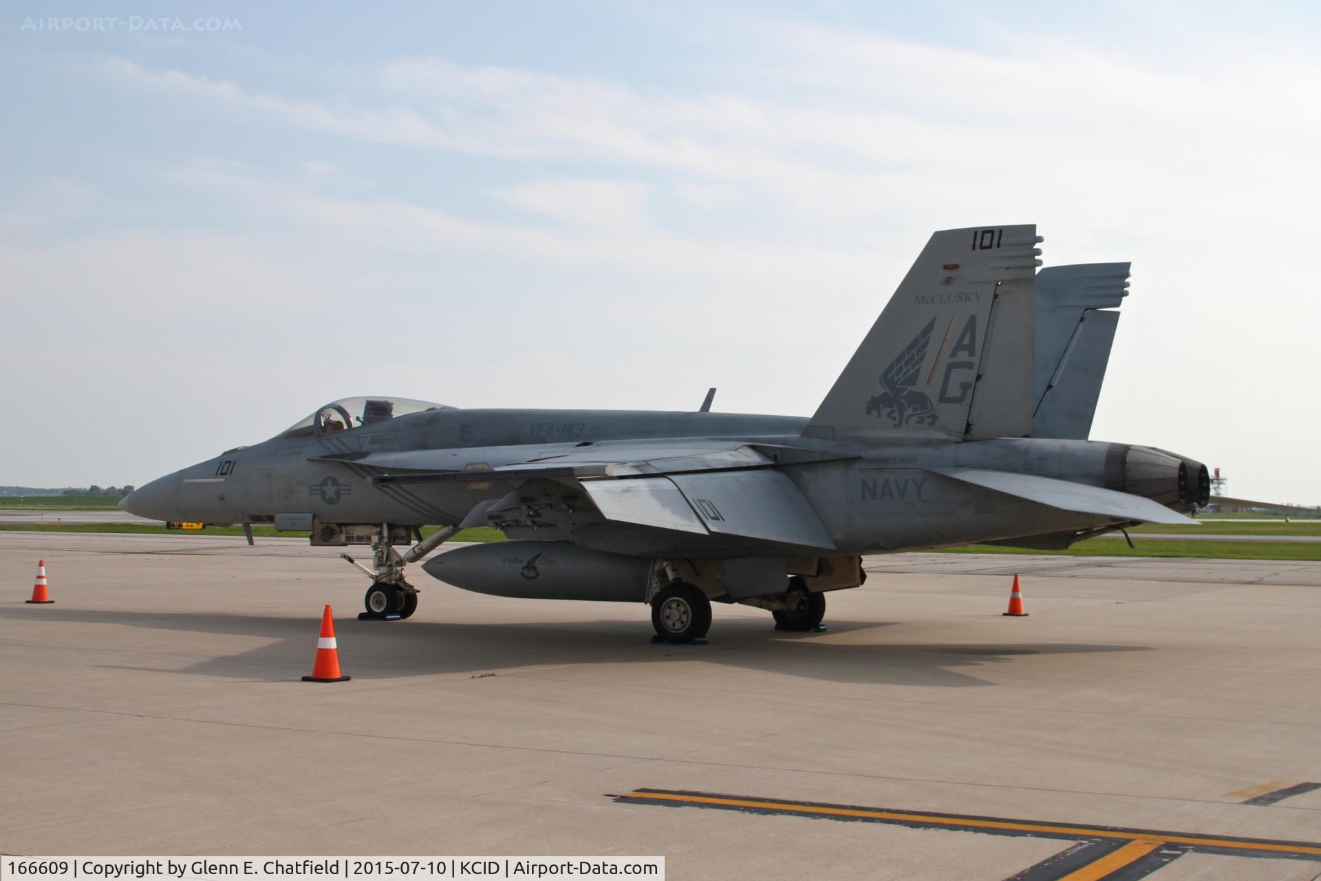 166609, Boeing F/A-18E Super Hornet C/N E105, On the ramp for overnighter