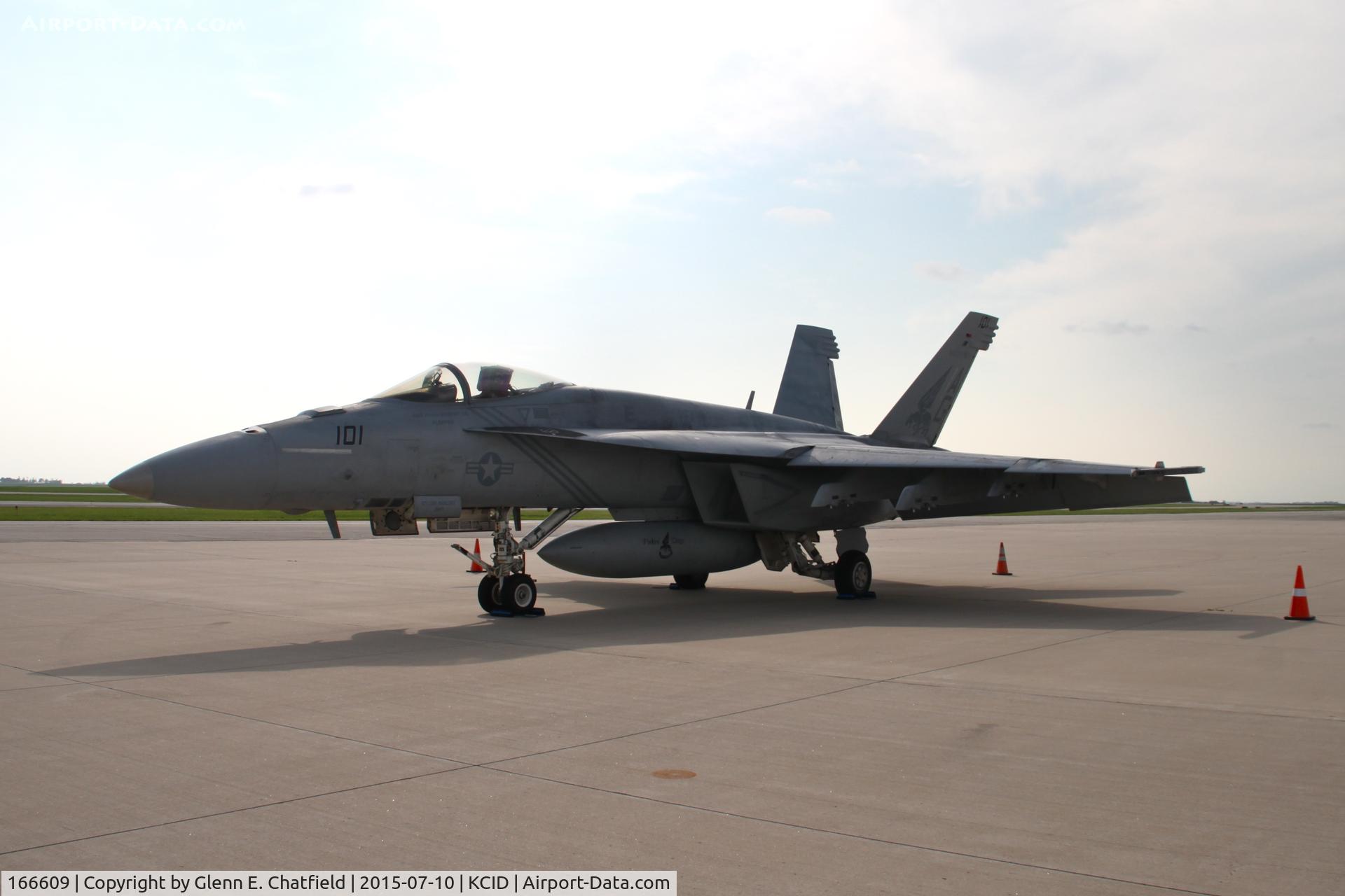 166609, Boeing F/A-18E Super Hornet C/N E105, On the ramp for overnighter