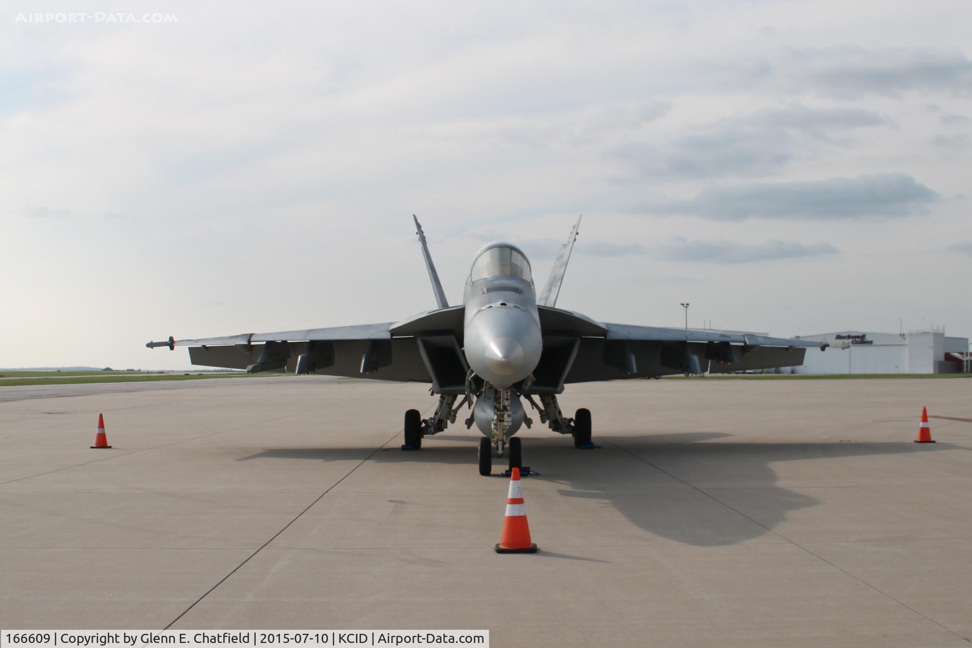 166609, Boeing F/A-18E Super Hornet C/N E105, On the ramp for overnighter