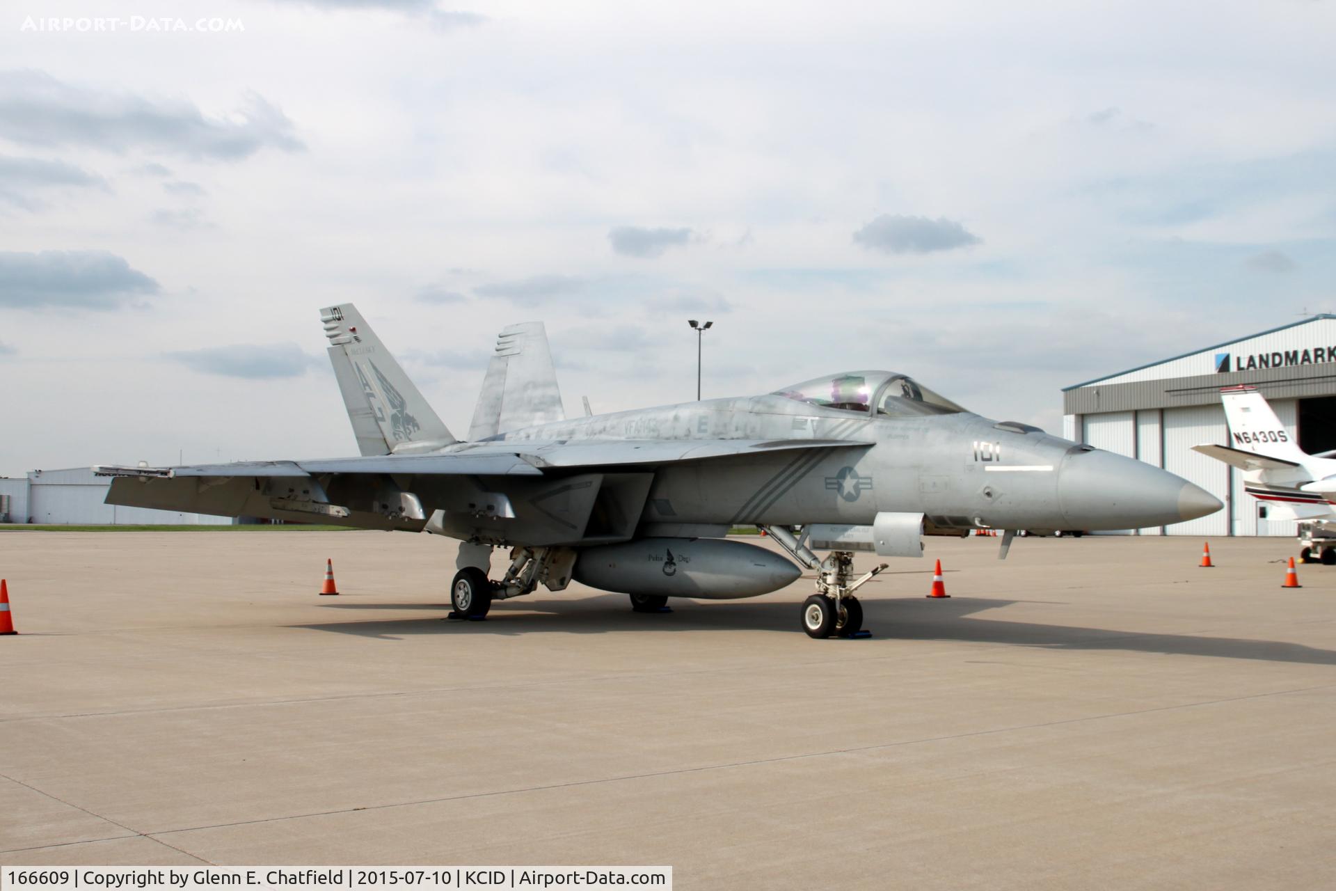 166609, Boeing F/A-18E Super Hornet C/N E105, On the ramp for overnighter