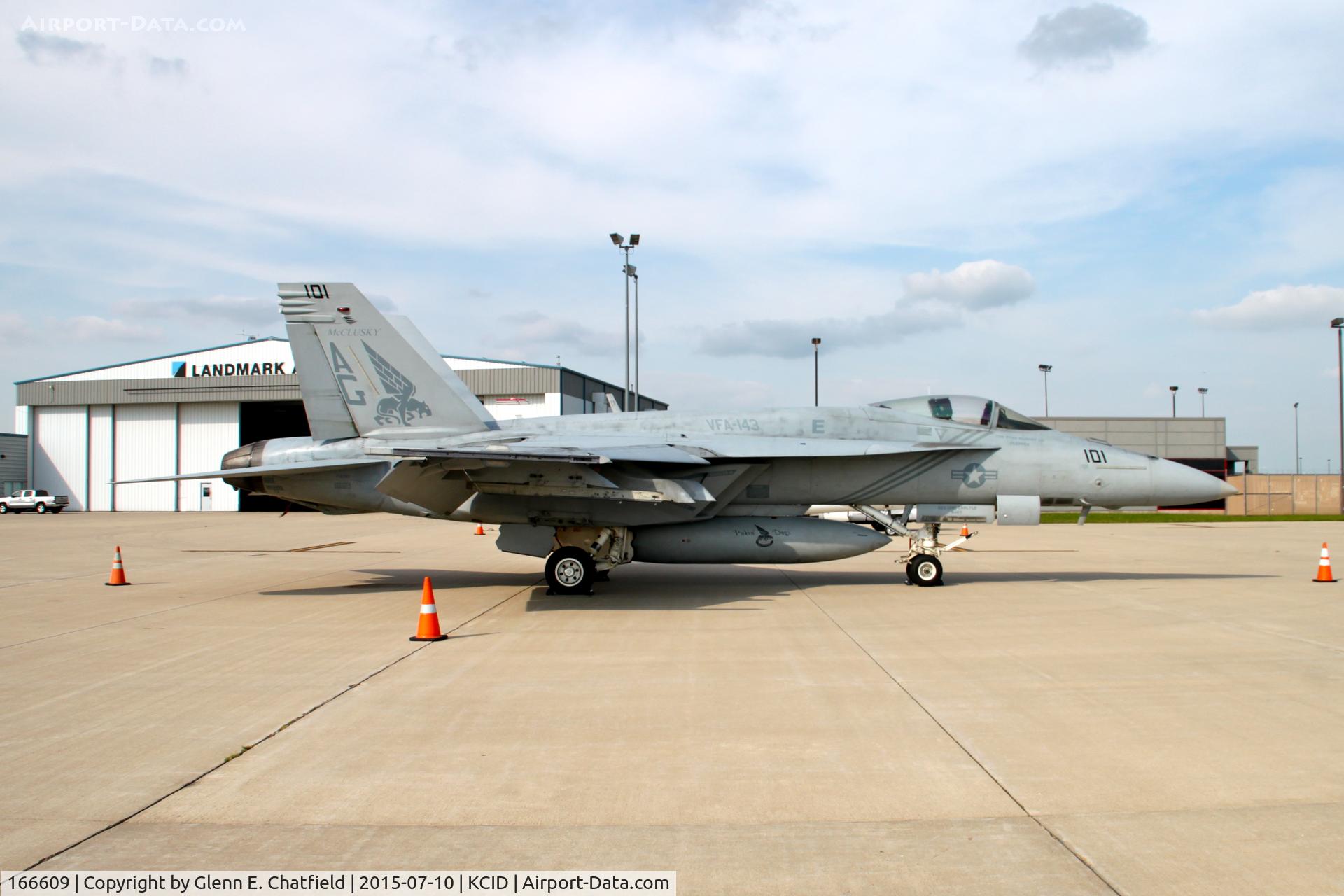 166609, Boeing F/A-18E Super Hornet C/N E105, On the ramp for overnighter