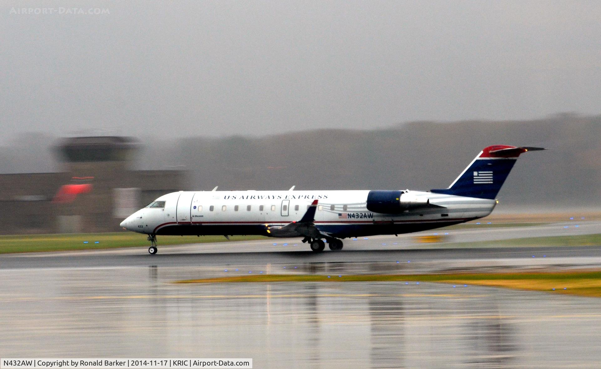 N432AW, 1998 Bombardier CRJ-200ER (CL-600-2B19) C/N 7257, Takeoff roll RIC