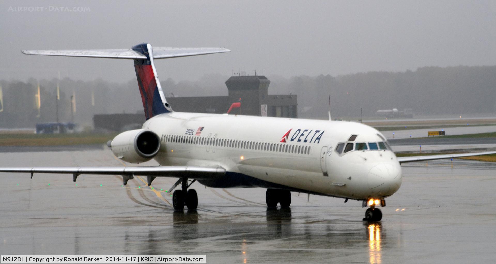 N912DL, 1987 McDonnell Douglas MD-88 C/N 49543, Taxi to gate RIC