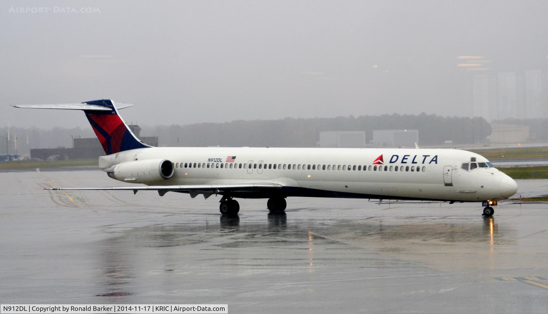 N912DL, 1987 McDonnell Douglas MD-88 C/N 49543, Taxi to gate RIC