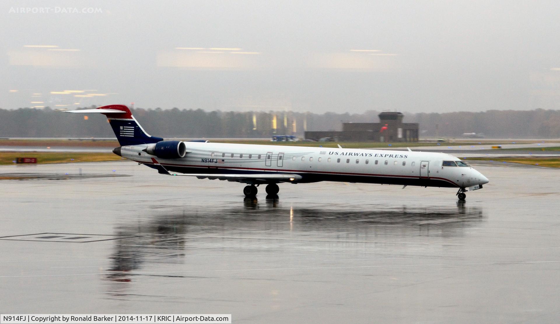 N914FJ, 2004 Bombardier CRJ-900ER (CL-600-2D24) C/N 15014, Taxi RIC