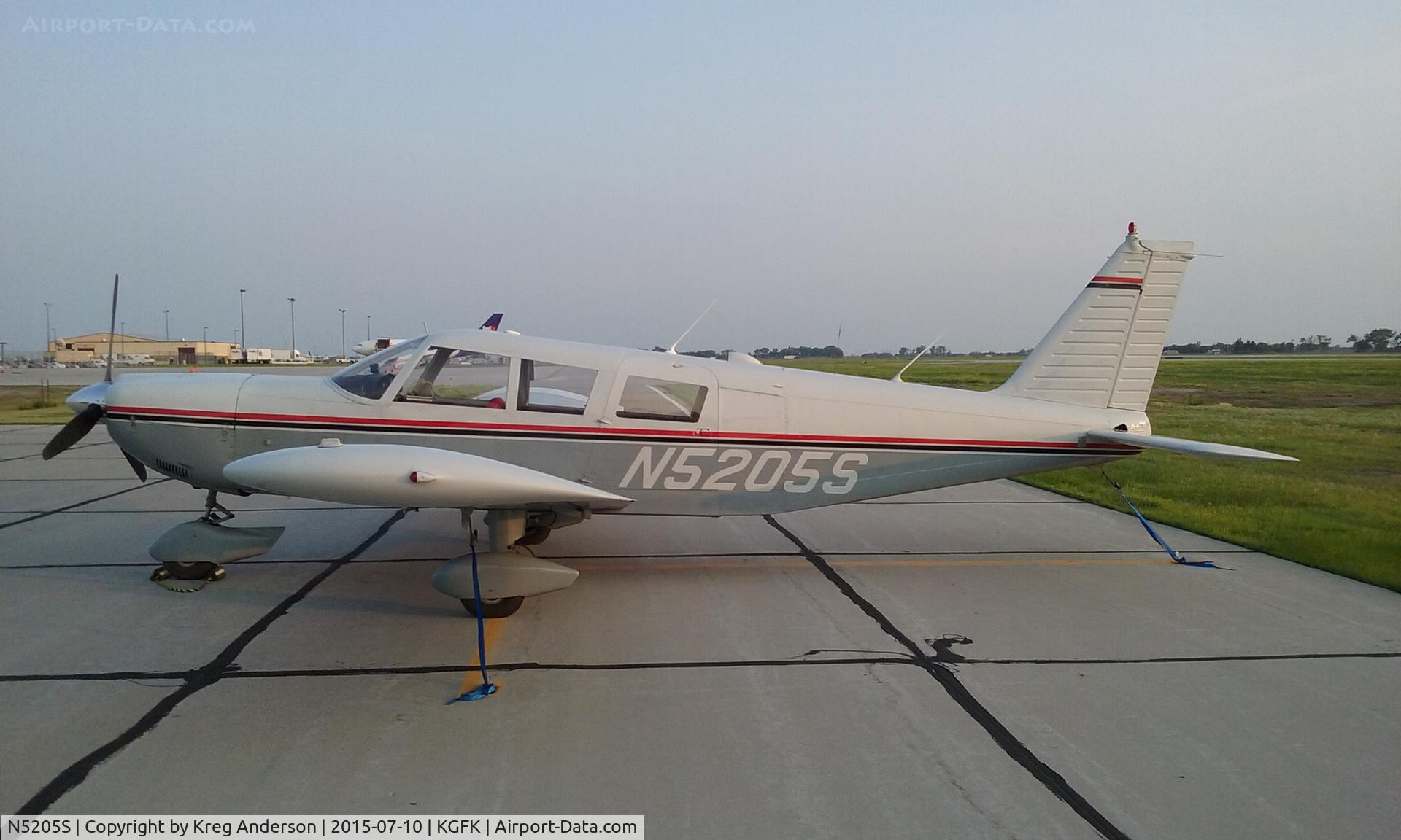 N5205S, 1969 Piper PA-32-300 Cherokee Six C/N 32-40894, Piper PA-32-300 Cherokee Six on the ramp.