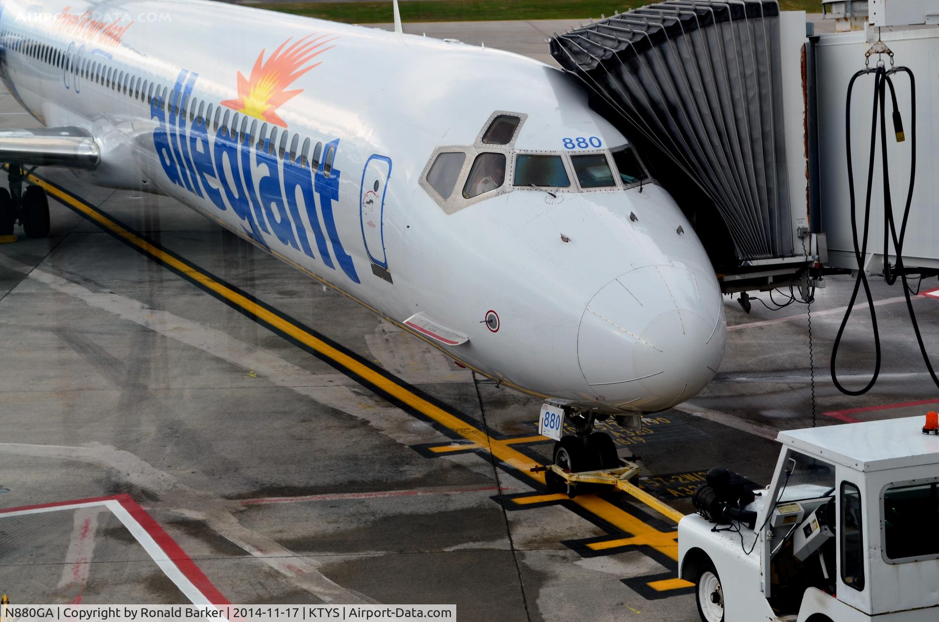 N880GA, 1991 McDonnell Douglas MD-83 (DC-9-83) C/N 49625, At the gate TYS