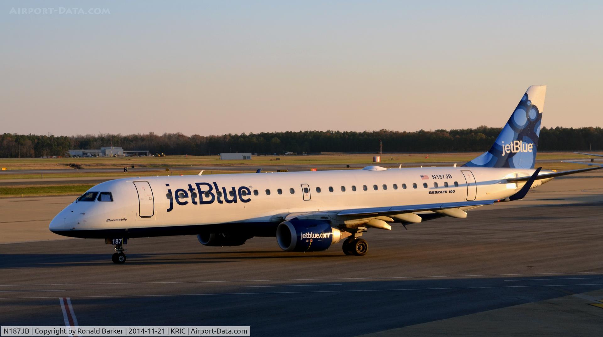 N187JB, 2005 Embraer 190AR (ERJ-190-100IGW) C/N 19000009, Taxi RIC