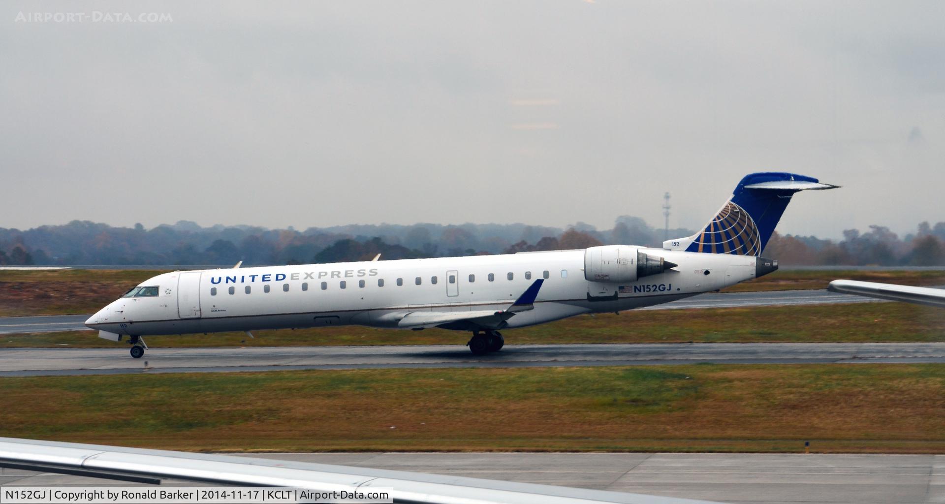 N152GJ, 2005 Bombardier CRJ-702 (CL-600-2C10) Regional Jet C/N 10218, Taxi CLT