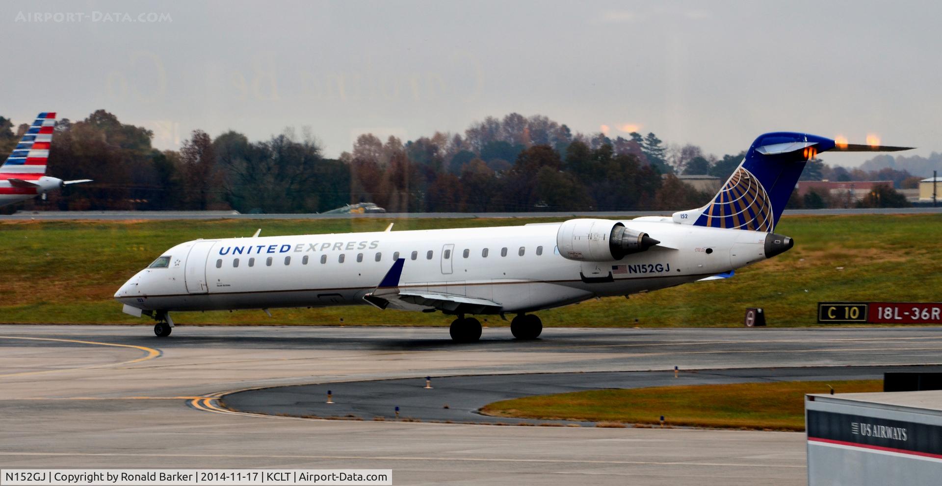 N152GJ, 2005 Bombardier CRJ-702 (CL-600-2C10) Regional Jet C/N 10218, Taxi CLT