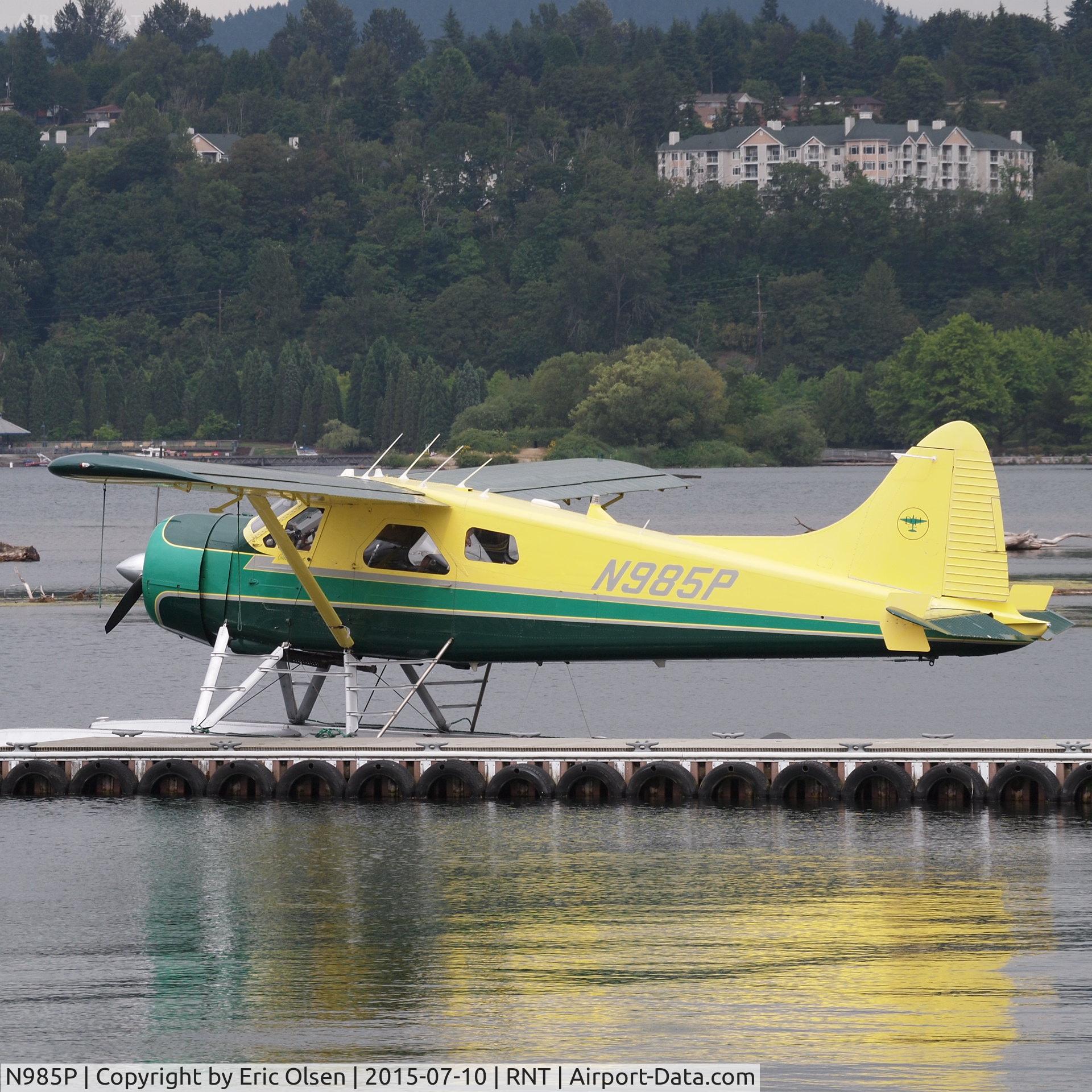 N985P, 1966 De Havilland Canada DHC-2 MK. I(L20A) C/N 1624, 1966 De Havilland sitting at the south end of Lake Washington at RNT.