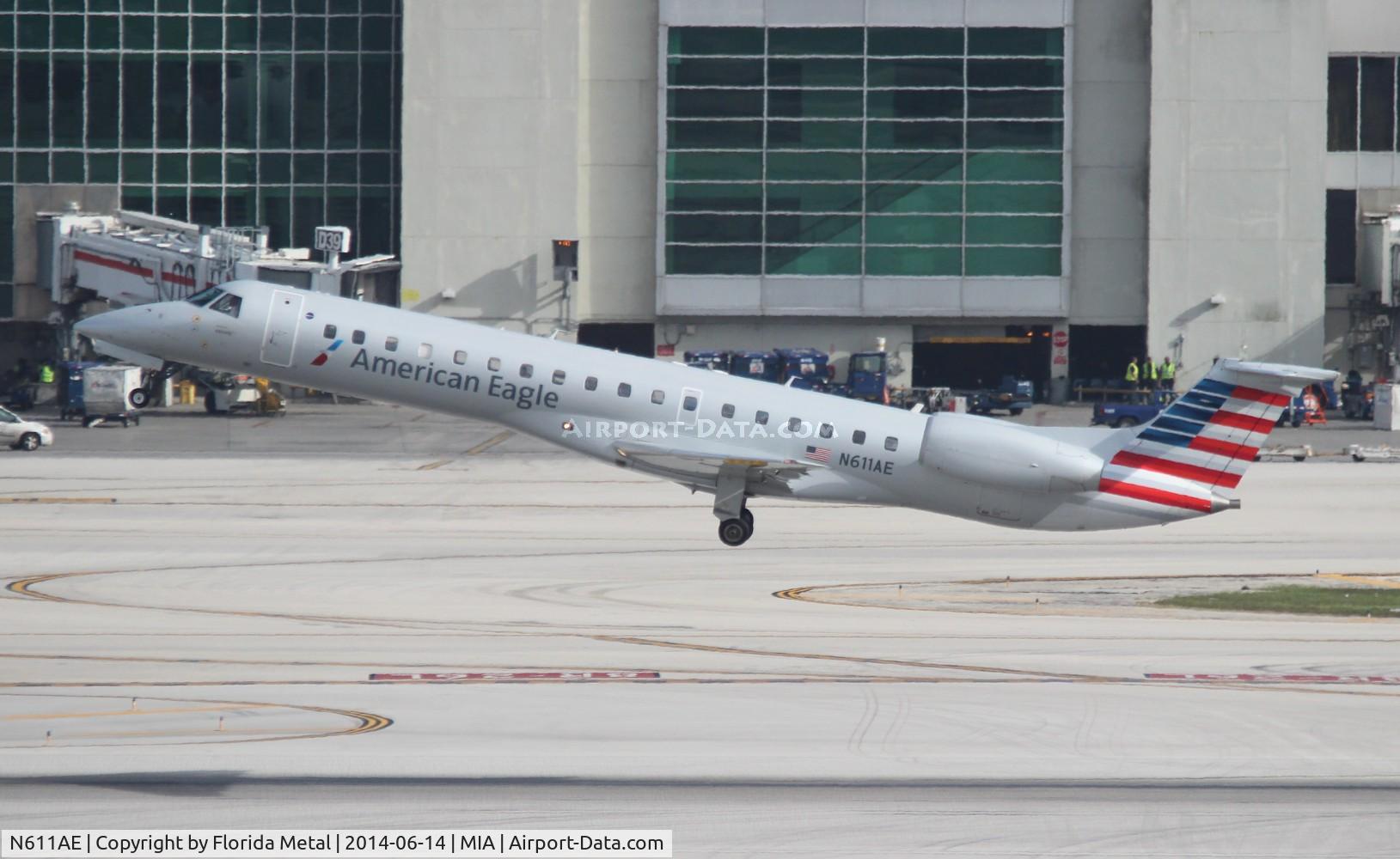 N611AE, 1998 Embraer ERJ-145LR (EMB-145LR) C/N 145074, Eagle