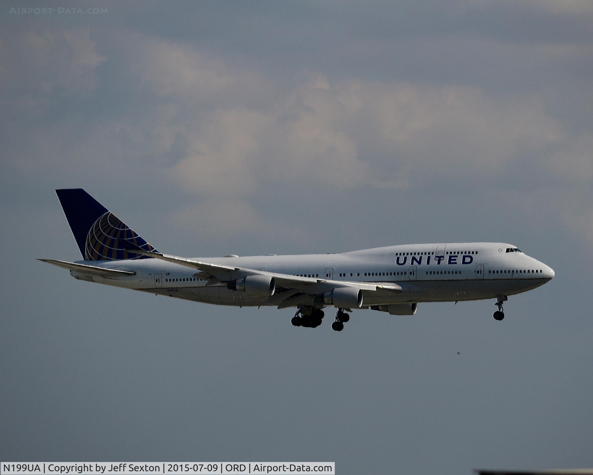 N199UA, 1997 Boeing 747-422 C/N 28717, Landing at ORD