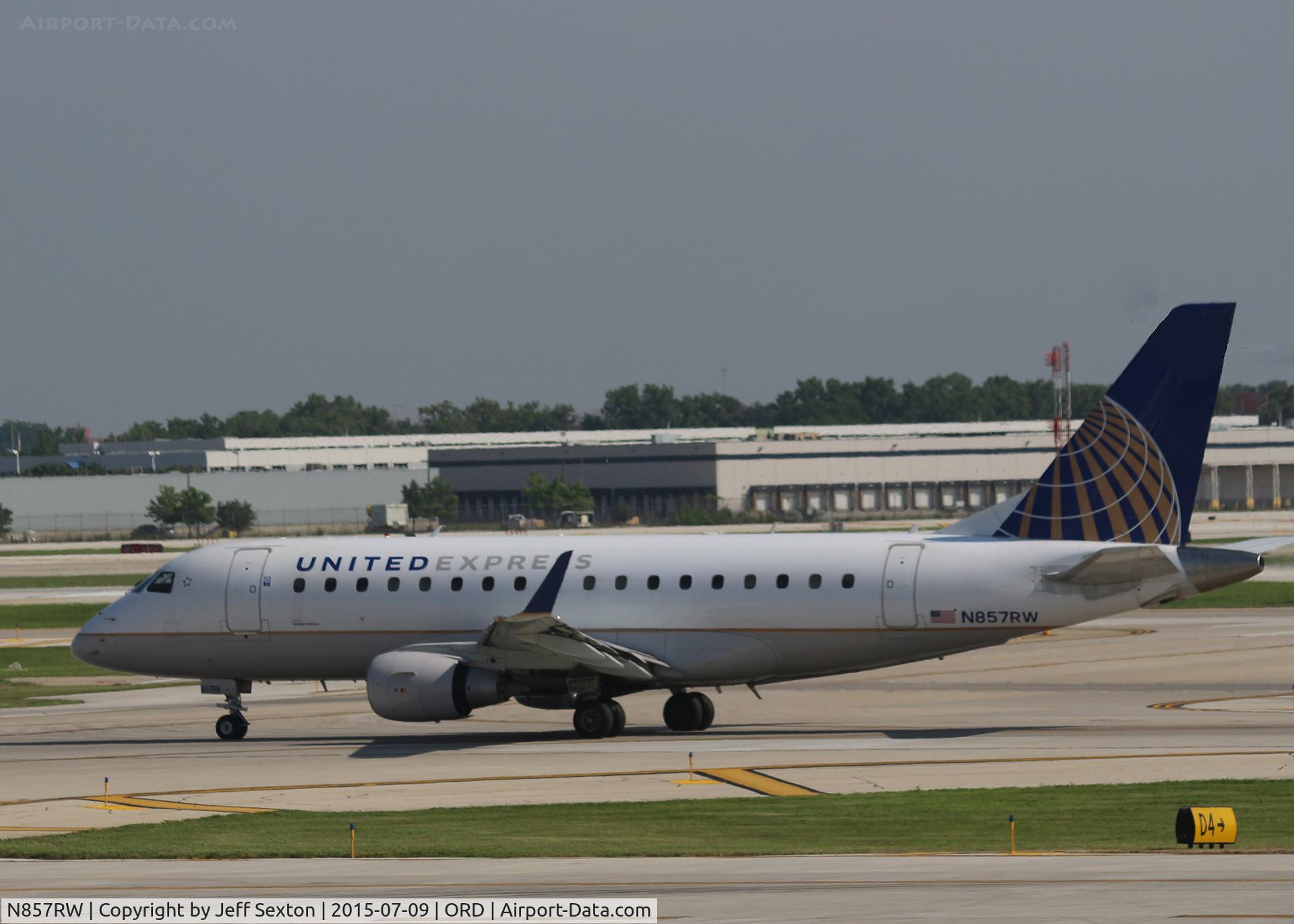 N857RW, 2005 Embraer 170SE (ERJ-170-100SE) C/N 17000079, Taxiing at ORD