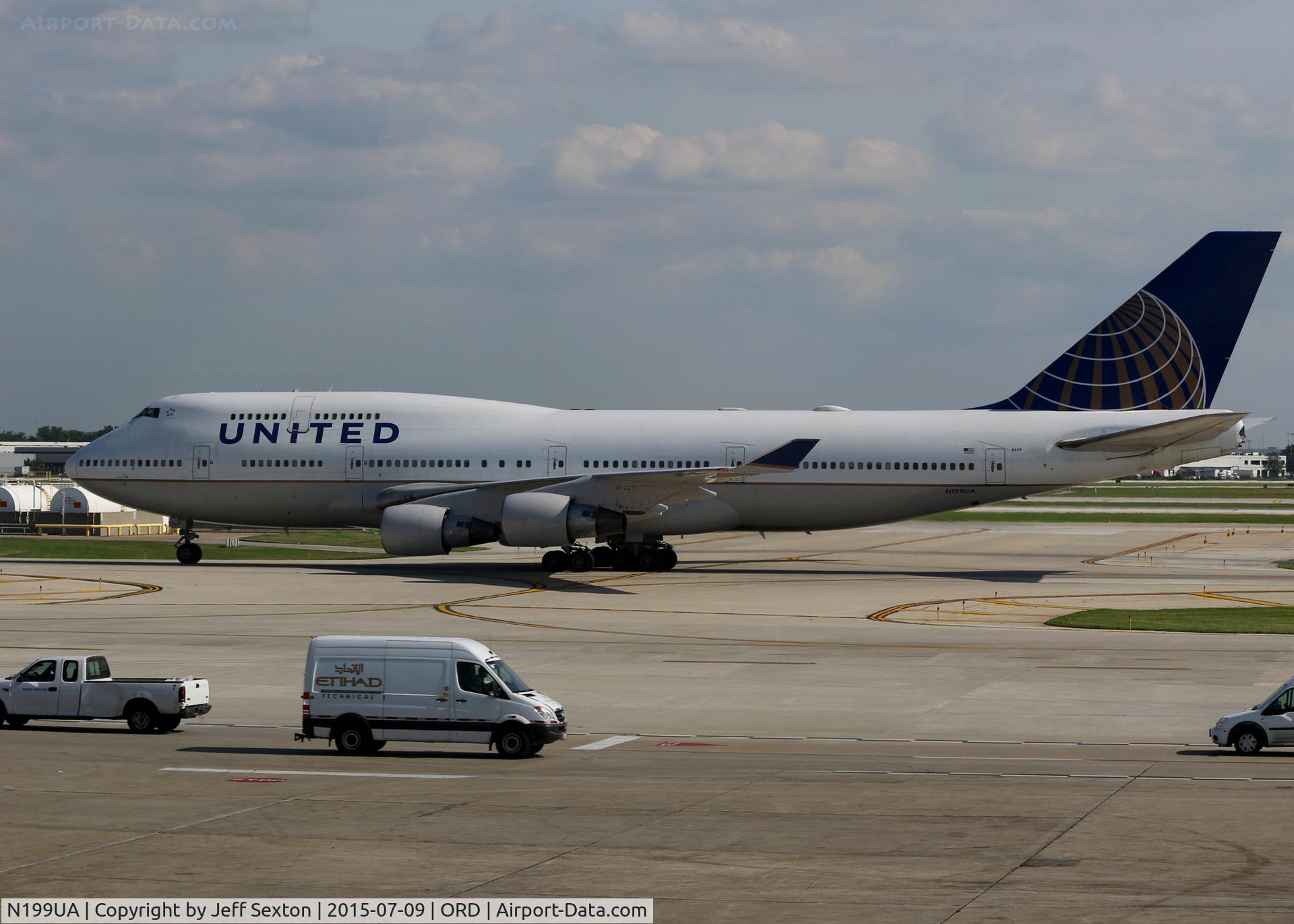 N199UA, 1997 Boeing 747-422 C/N 28717, Taxiing at ORD