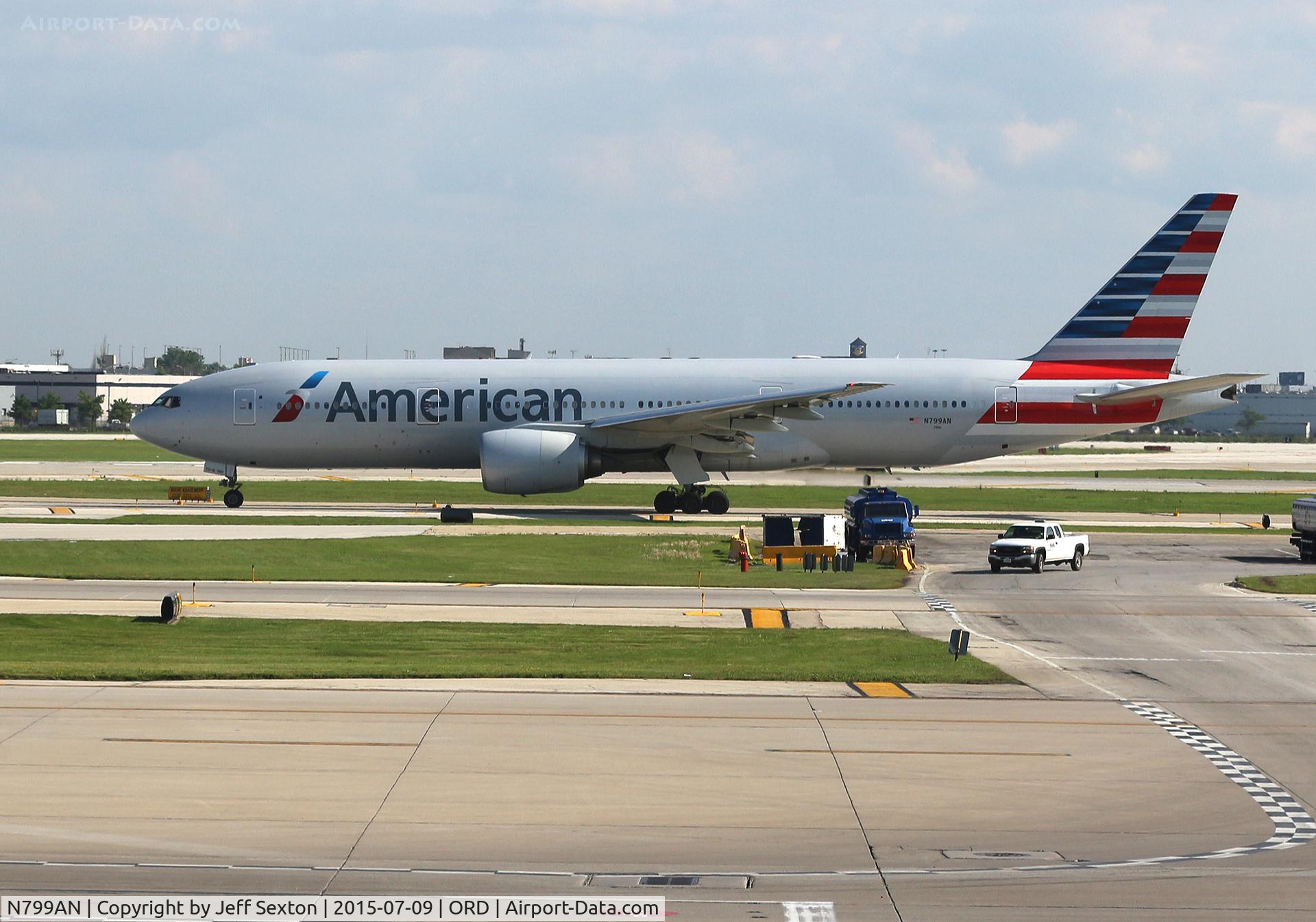 N799AN, 2001 Boeing 777-223 C/N 30258, Taxiing at ORD