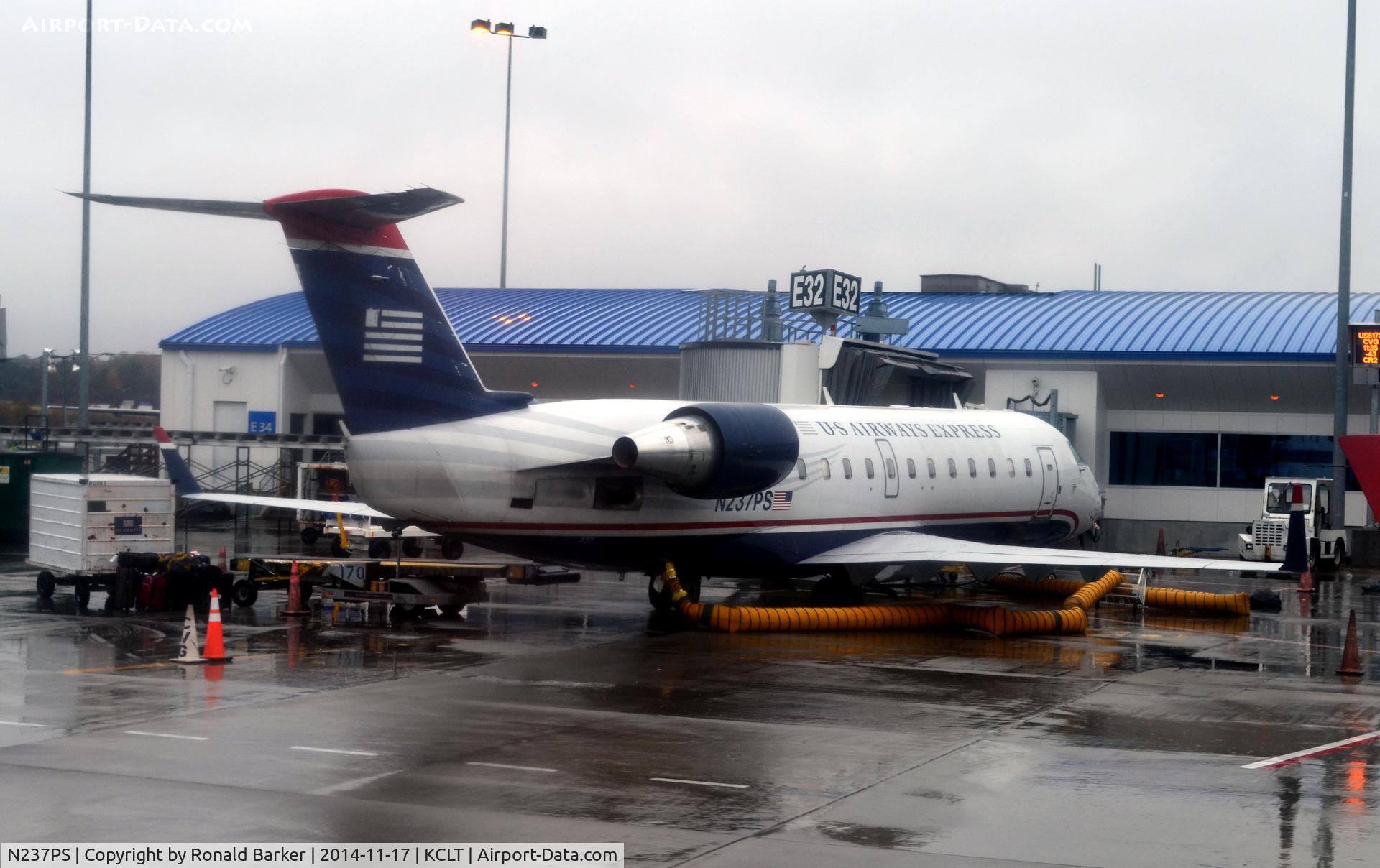 N237PS, 2004 Canadair CL-600-2B19 Regional Jet CRJ-200ER C/N 7906, Gate E32 CLT
