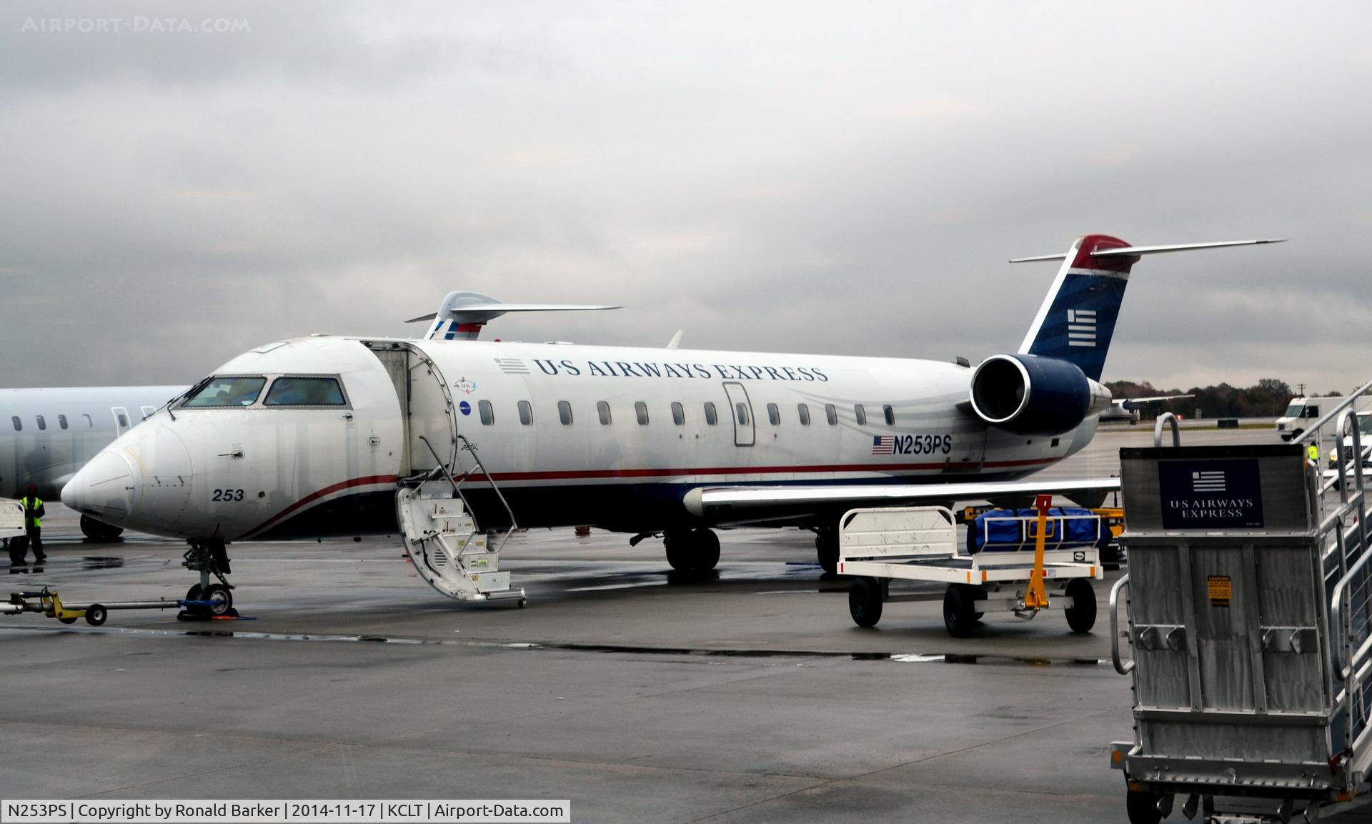 N253PS, 2004 Bombardier CRJ-200ER (CL-600-2B19) C/N 7934, At the gate CLT