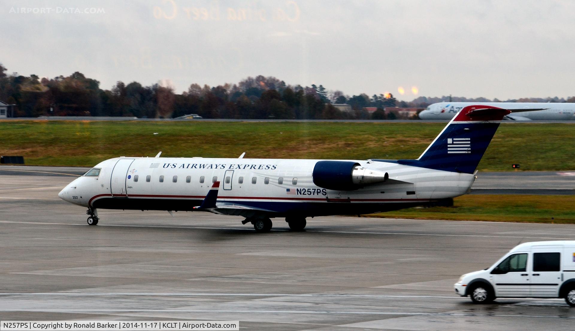 N257PS, 2004 Bombardier CRJ-200ER (CL-600-2B19) C/N 7939, Taxi CLT