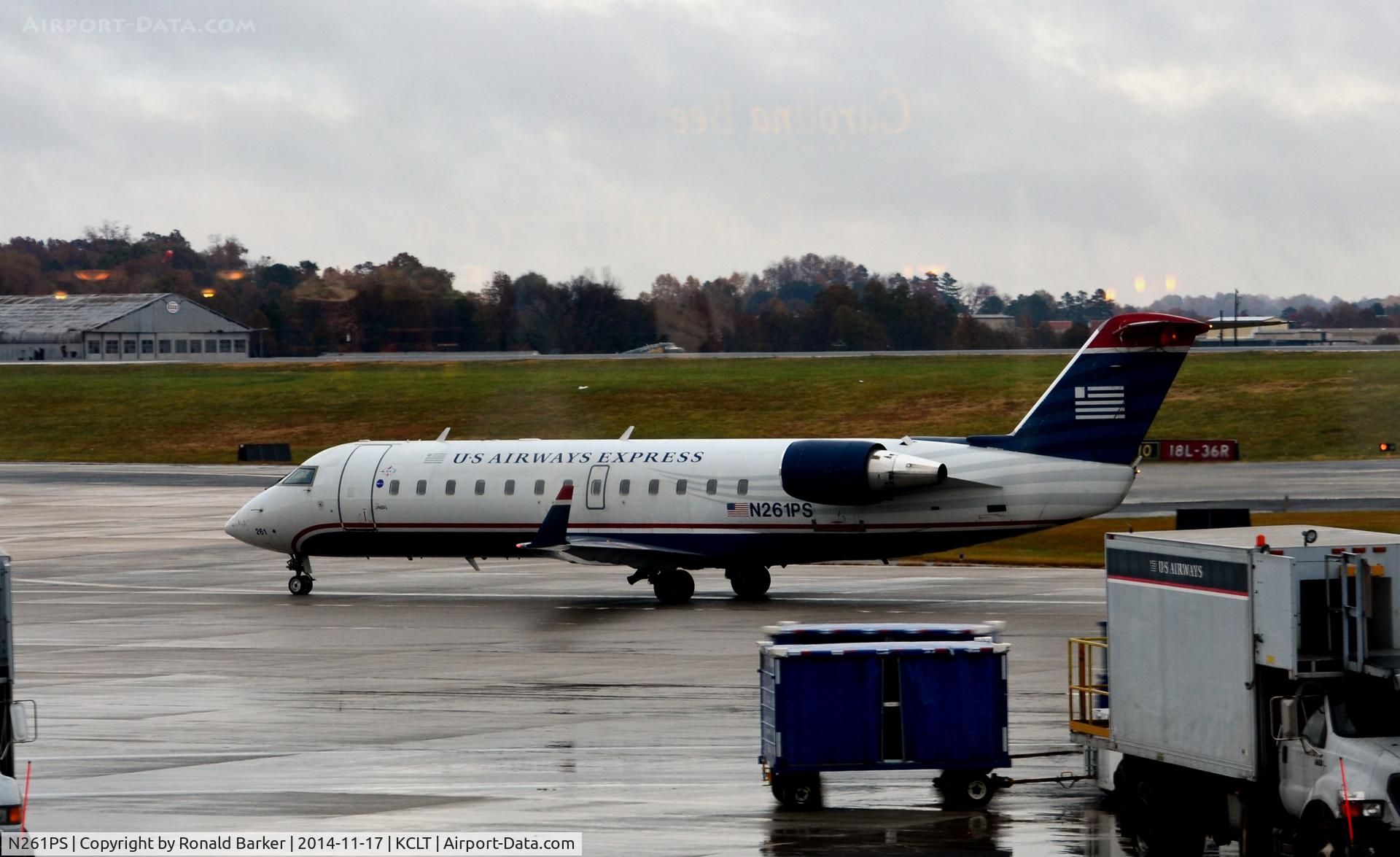 N261PS, 2004 Bombardier CRJ-200ER (CL-600-2B19) C/N 7959, Taxi CLT