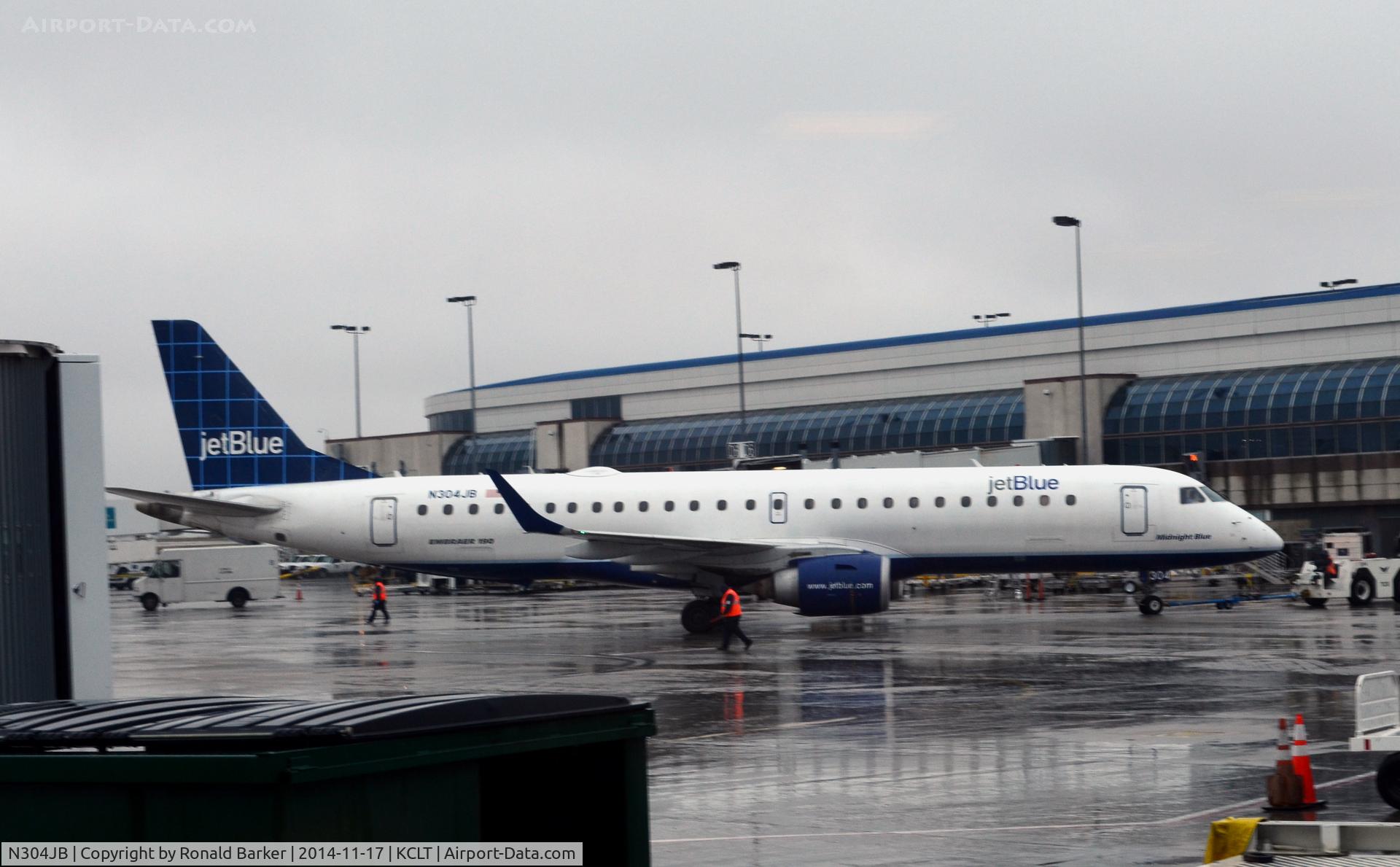 N304JB, 2009 Embraer ERJ-190-100 IGW 190AR C/N 19000257, Pushback CLT