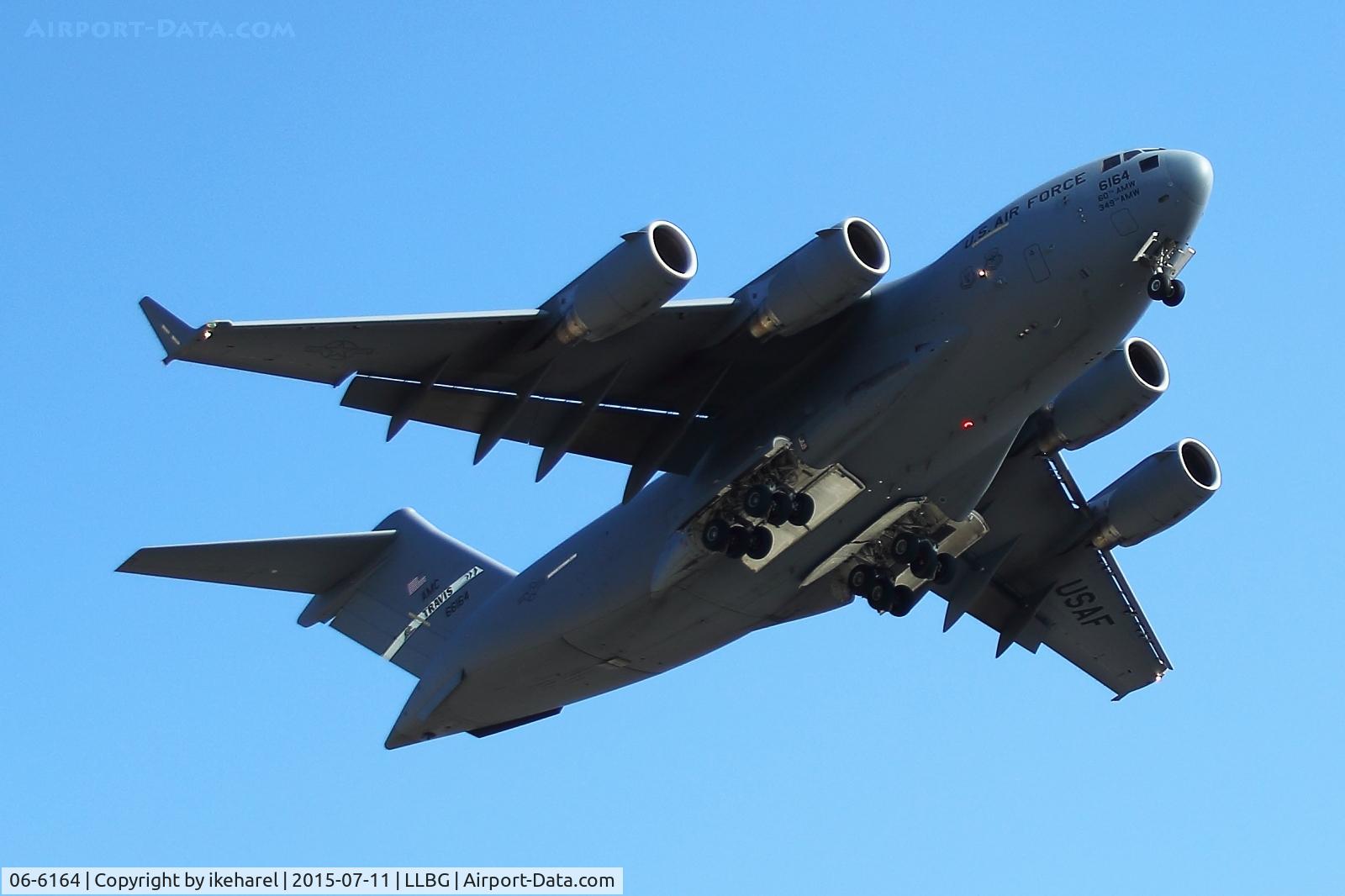 06-6164, 2006 Boeing C-17A Globemaster III C/N F-172, Landing on runway 30.