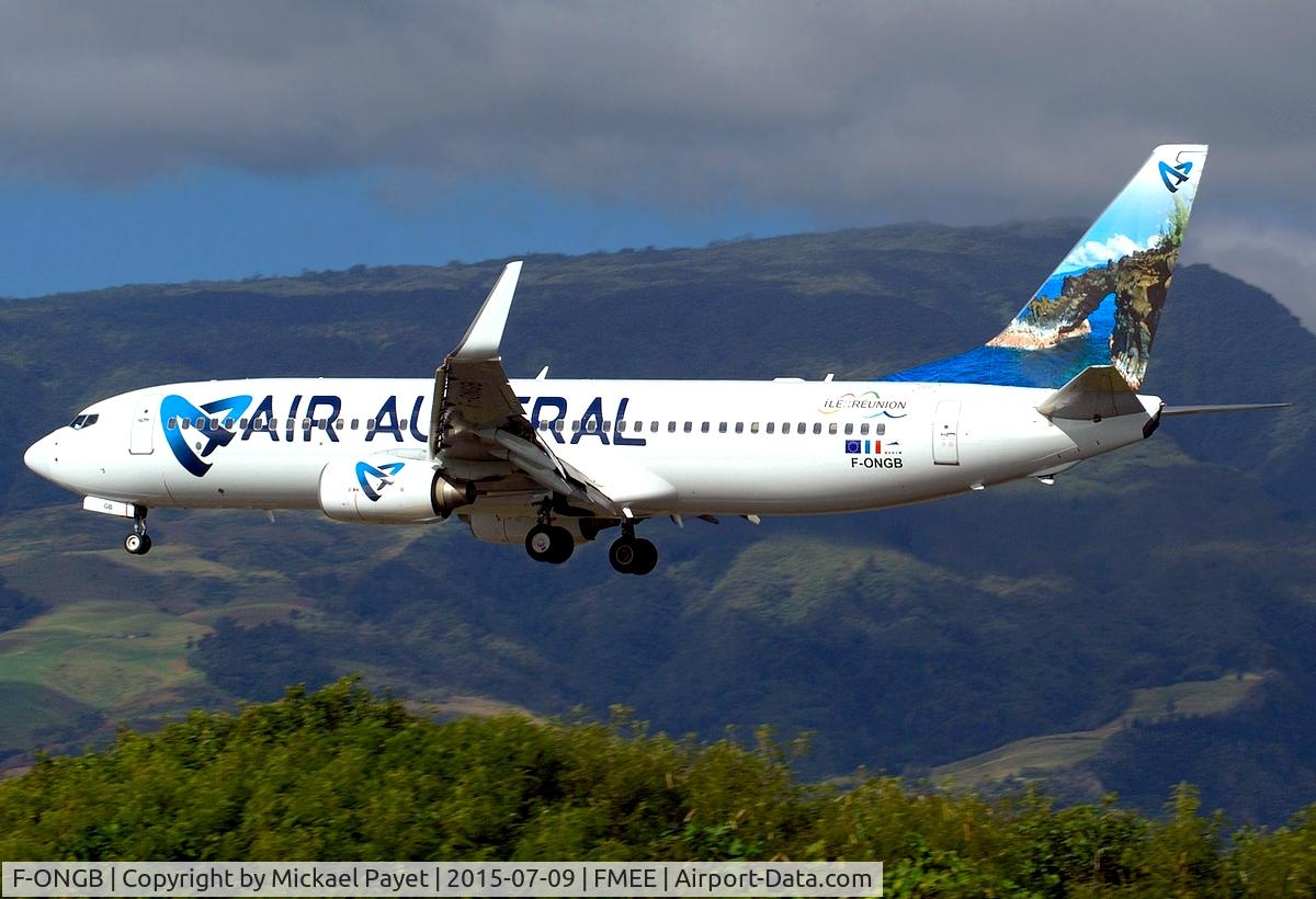 F-ONGB, 2010 Boeing 737-89M C/N 40911, Final for rwy 14