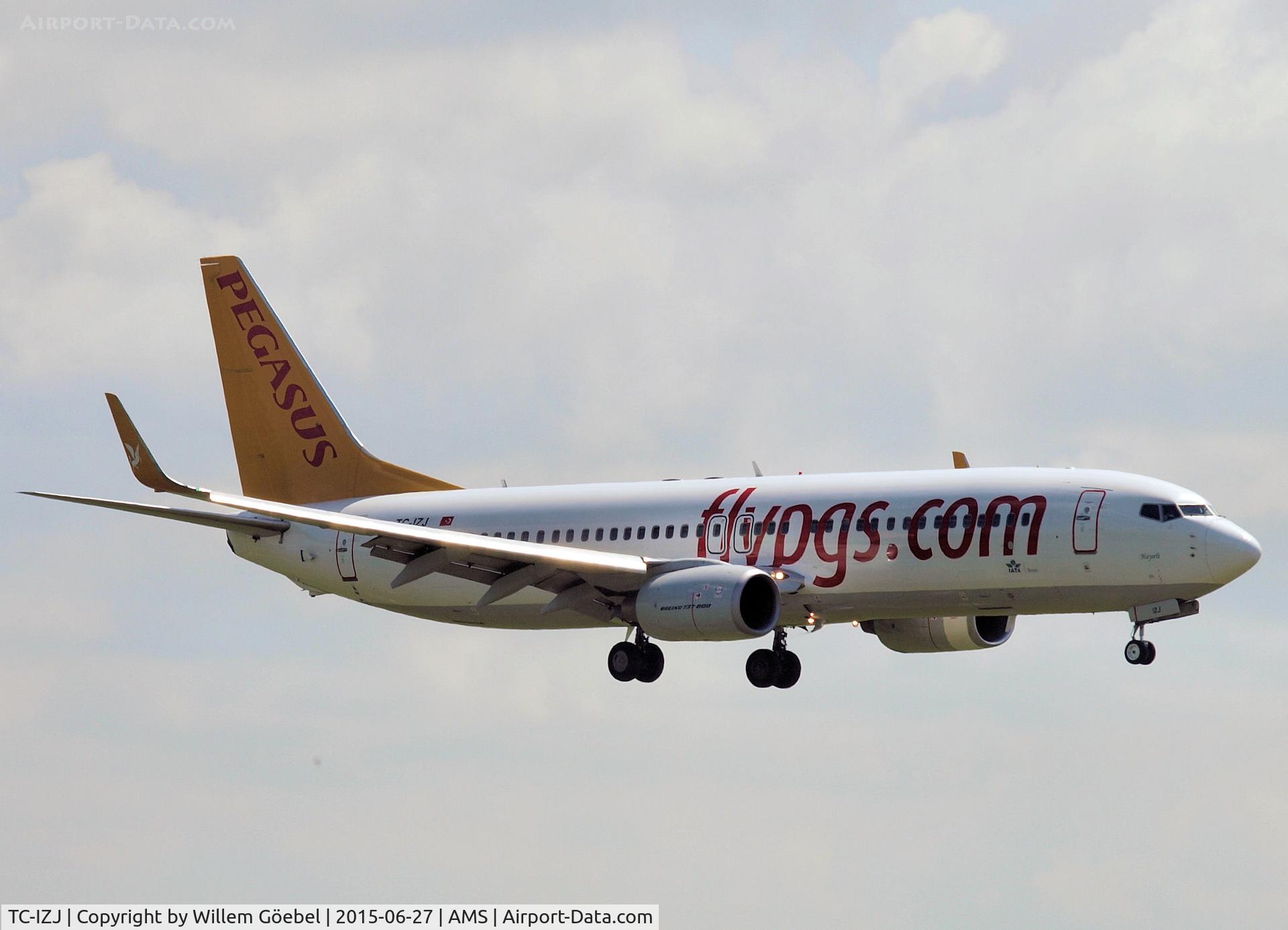 TC-IZJ, 2007 Boeing 737-82R C/N 35700/2435, Landing on runway 27 of Schiphol Airport