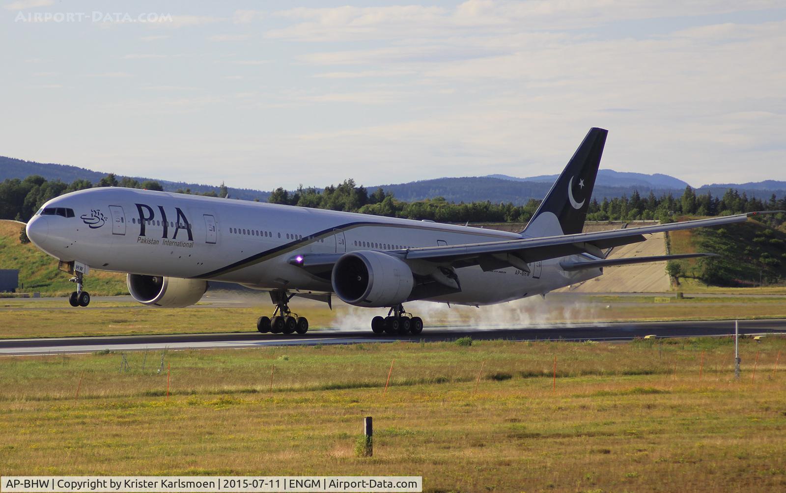 AP-BHW, 2007 Boeing 777-340/ER C/N 33779, Landing.