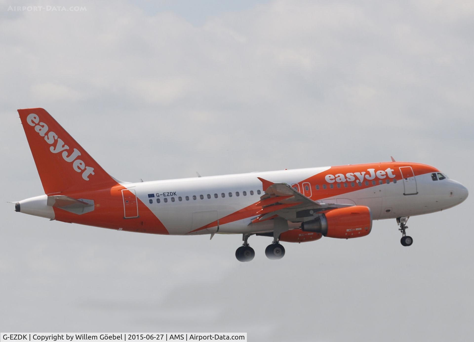 G-EZDK, 2008 Airbus A319-111 C/N 3555, Landing on runway 27 of Schiphol Airport IN NEW COLOURS