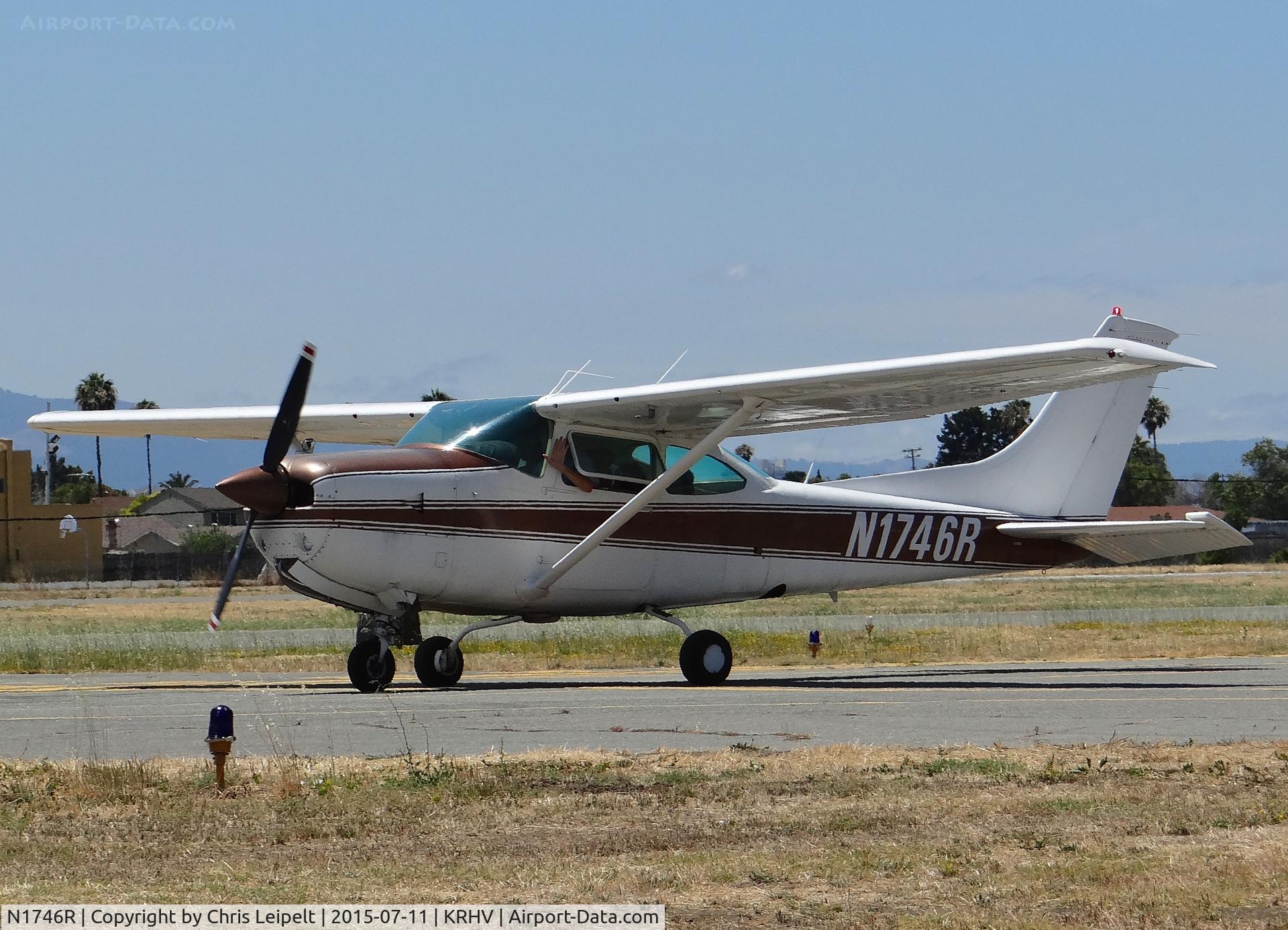 N1746R, 1978 Cessna R182 Skylane RG C/N R18200543, A locally based 1978 Cessna 182RG taxing down Y for the Young Eagles EAA program during the Reid Hillview Airport Day/STEAM Festival.