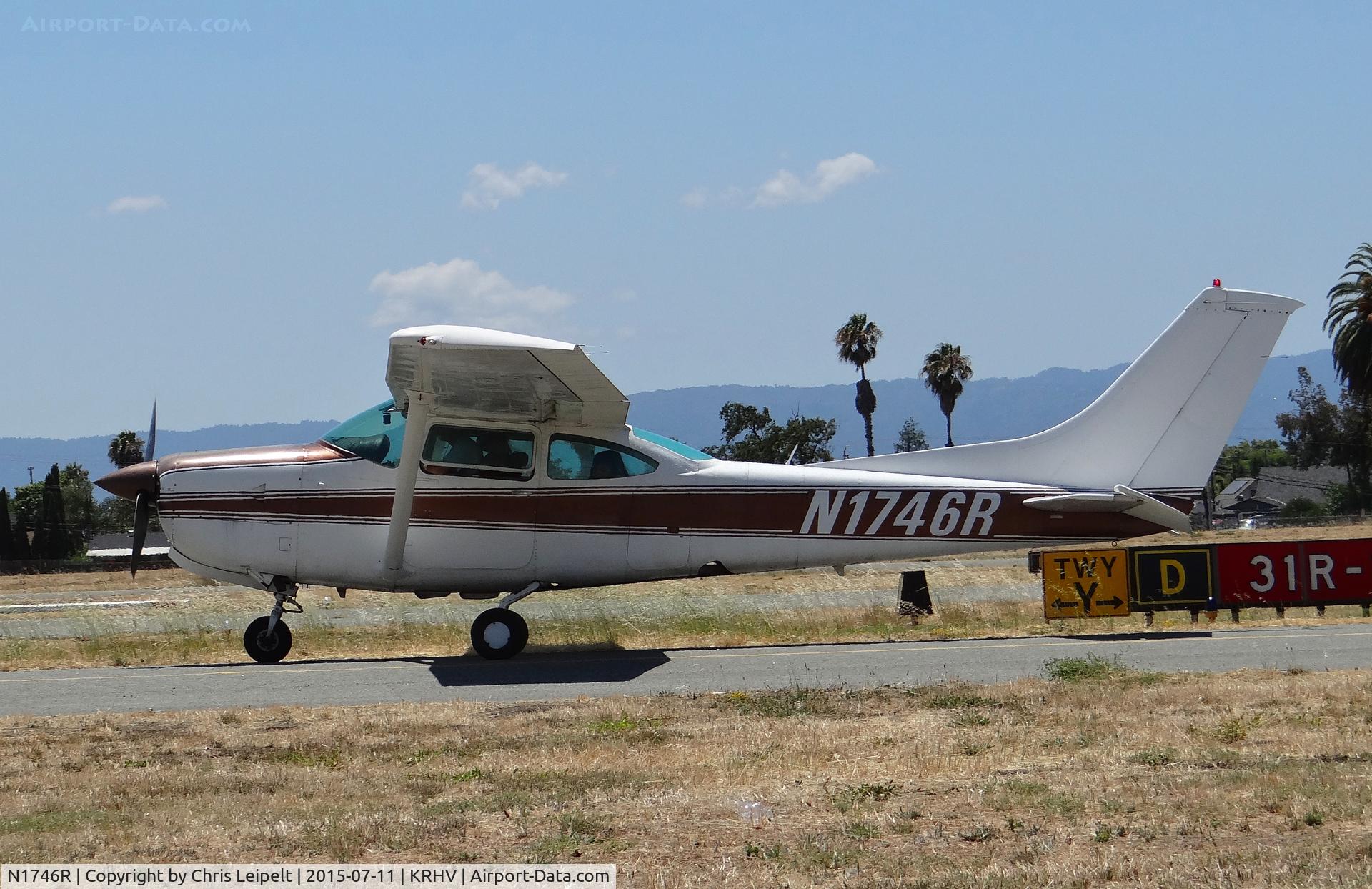 N1746R, 1978 Cessna R182 Skylane RG C/N R18200543, A locally based 1978 Cessna 182RG taxing down Y for the EAA Young Eagles program during the Reid Hillview Airport Day/STEAM Festival.