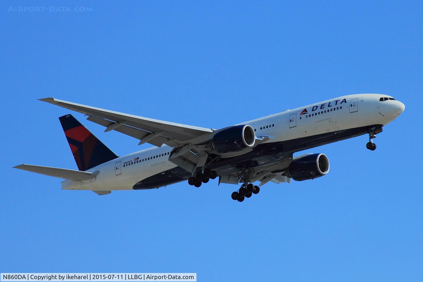 N860DA, 1999 Boeing 777-232 C/N 29951, Landing runway 30, flight from JFK.