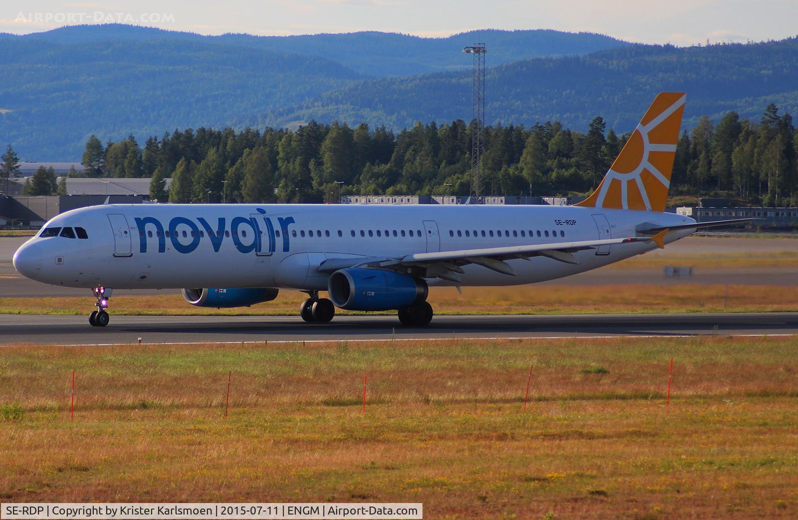 SE-RDP, 2005 Airbus A321-231 C/N 2410, Taxiing for departure.
