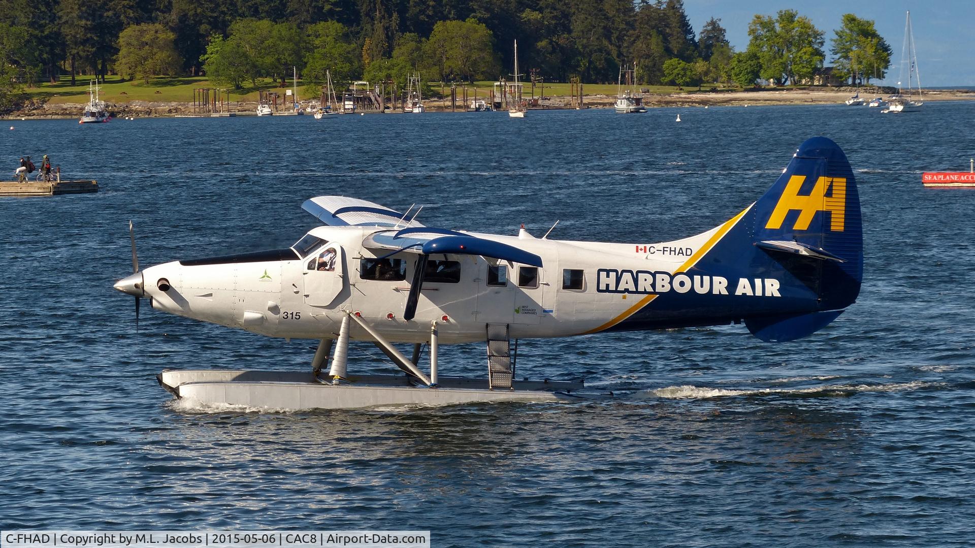 C-FHAD, 1956 De Havilland Canada DHC-3T Vazar Turbine Otter Otter C/N 119, Harbour Air #315 taxiing to the Nanaimo Harbour terminal.