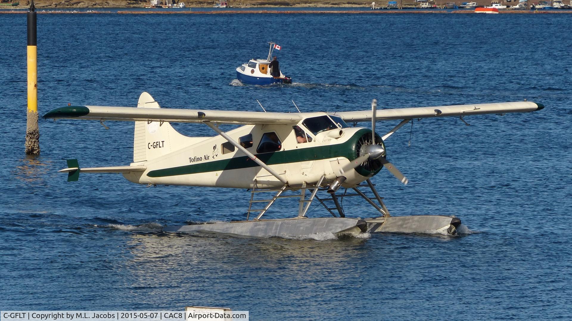C-GFLT, 1952 De Havilland Canada DHC-2 Beaver C/N 279, Tofino Air Beaver taxiing to Nanaimo Harbour terminal.