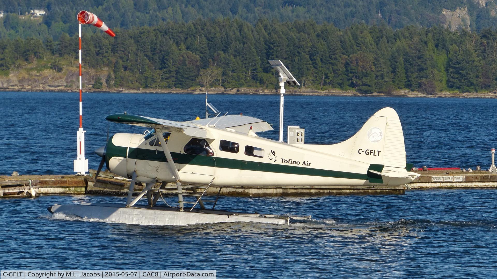 C-GFLT, 1952 De Havilland Canada DHC-2 Beaver C/N 279, Tofino Air Beaver taxiing for departure in Nanaimo Harbour.
