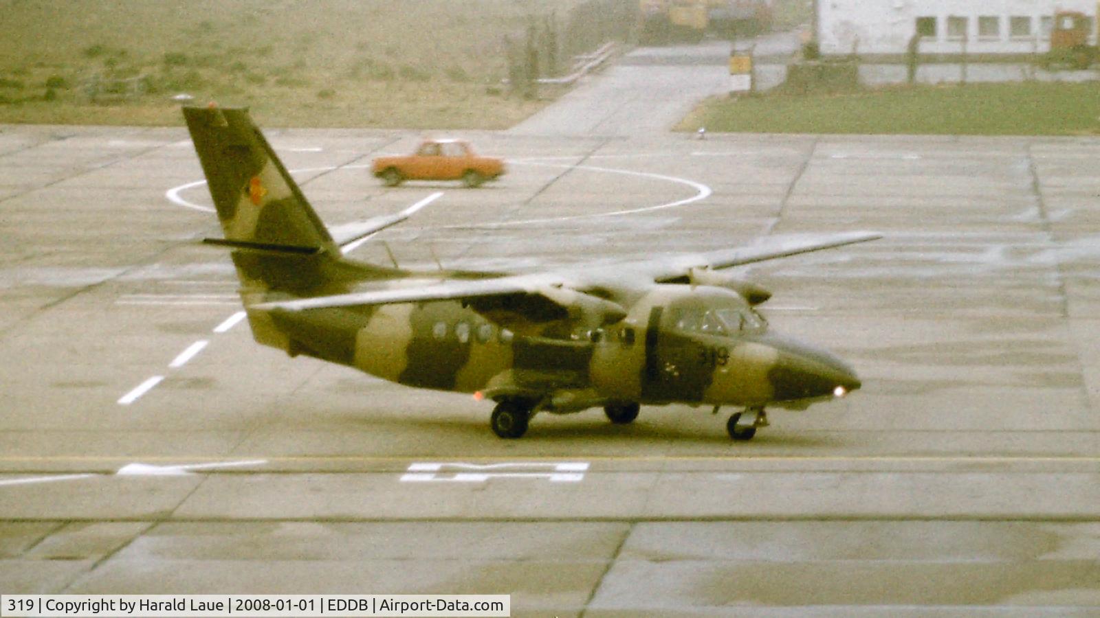 319, 1980 Let L-410UVP Turbolet C/N 800526, NVA Luftstreitkräfte Let L-410UVP Turbolet
