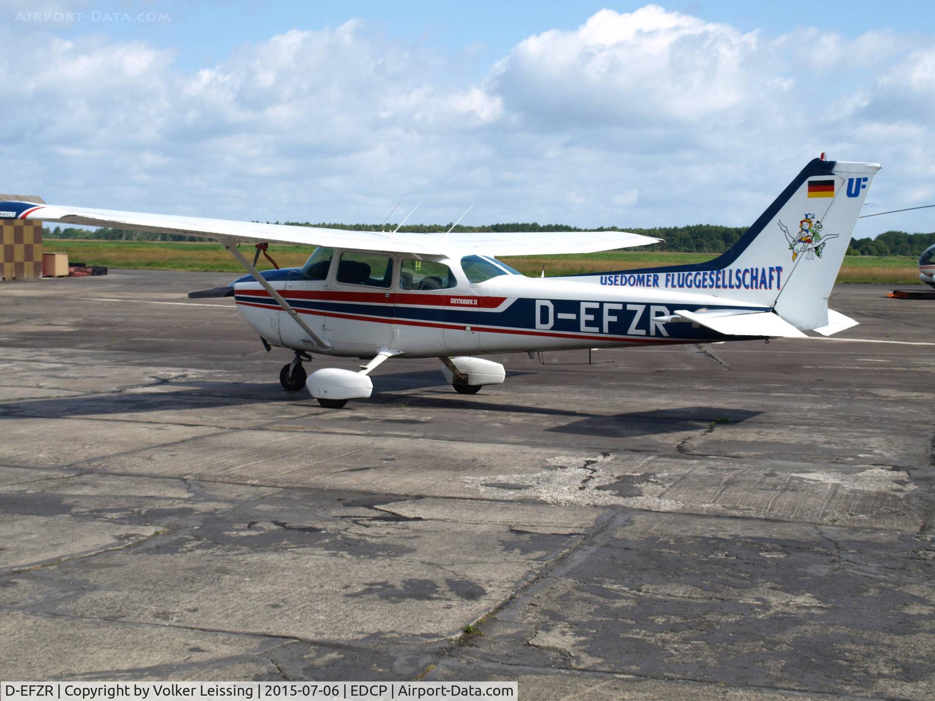 D-EFZR, 1989 Cessna C172N SkyHawk C/N 17272920, parking